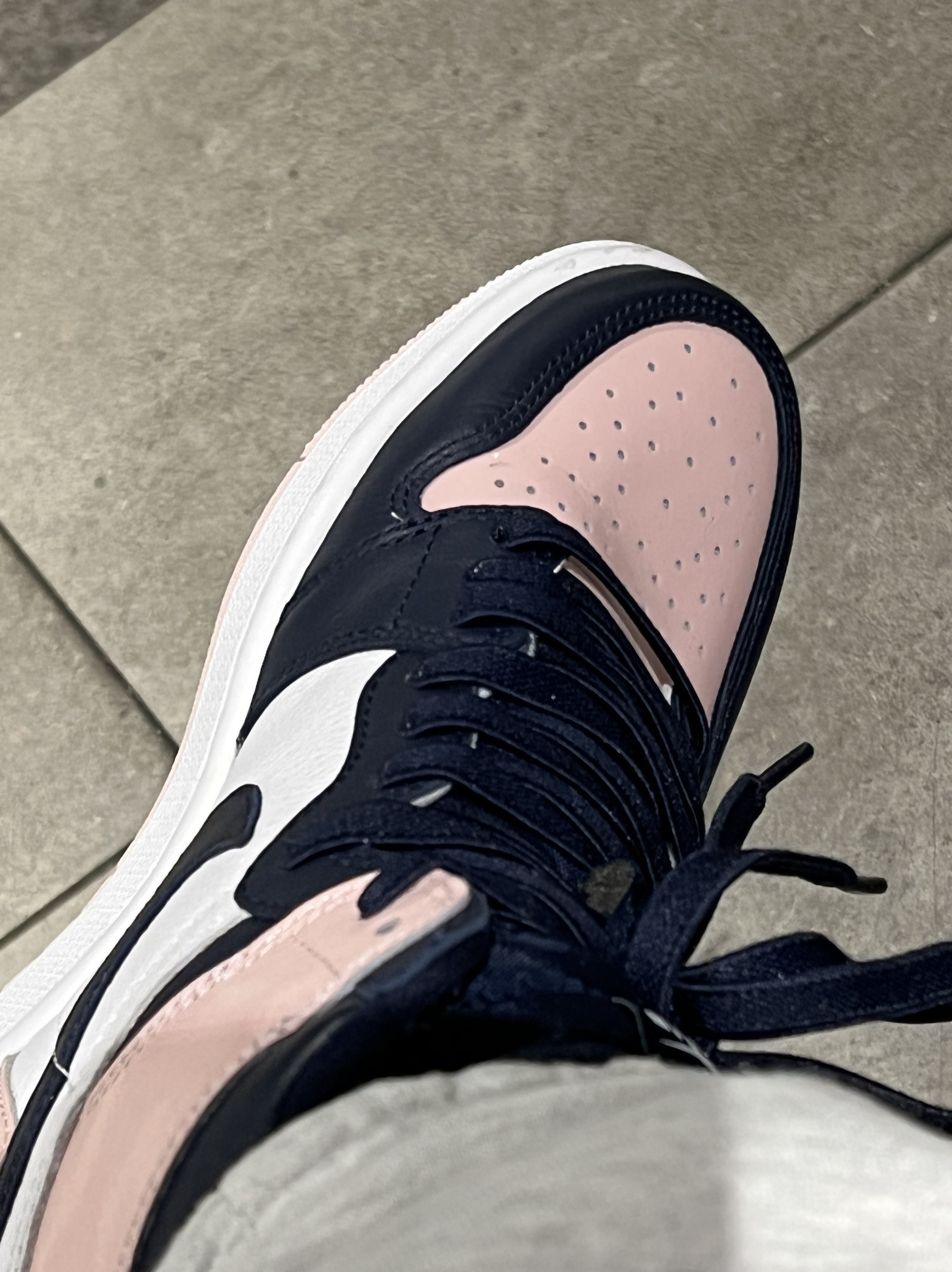 Jordan 1 Retro High OG Black Mocha, (W) Jordan 1 Retro High OG Atmosphere 착용 스타일 - 2