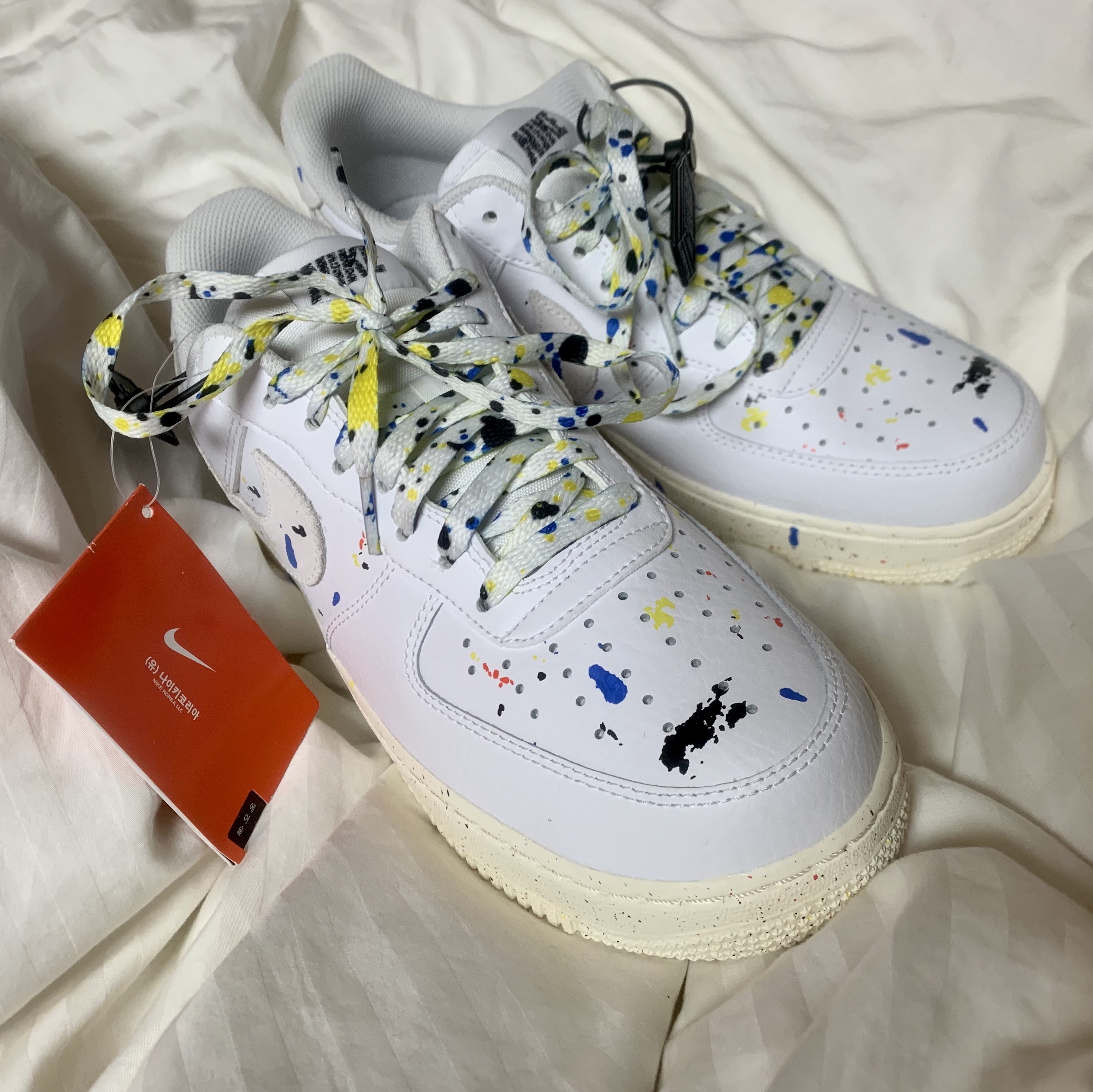 Nike Air Force 1 '07 LV8 Paint Splatter White 착용 스타일