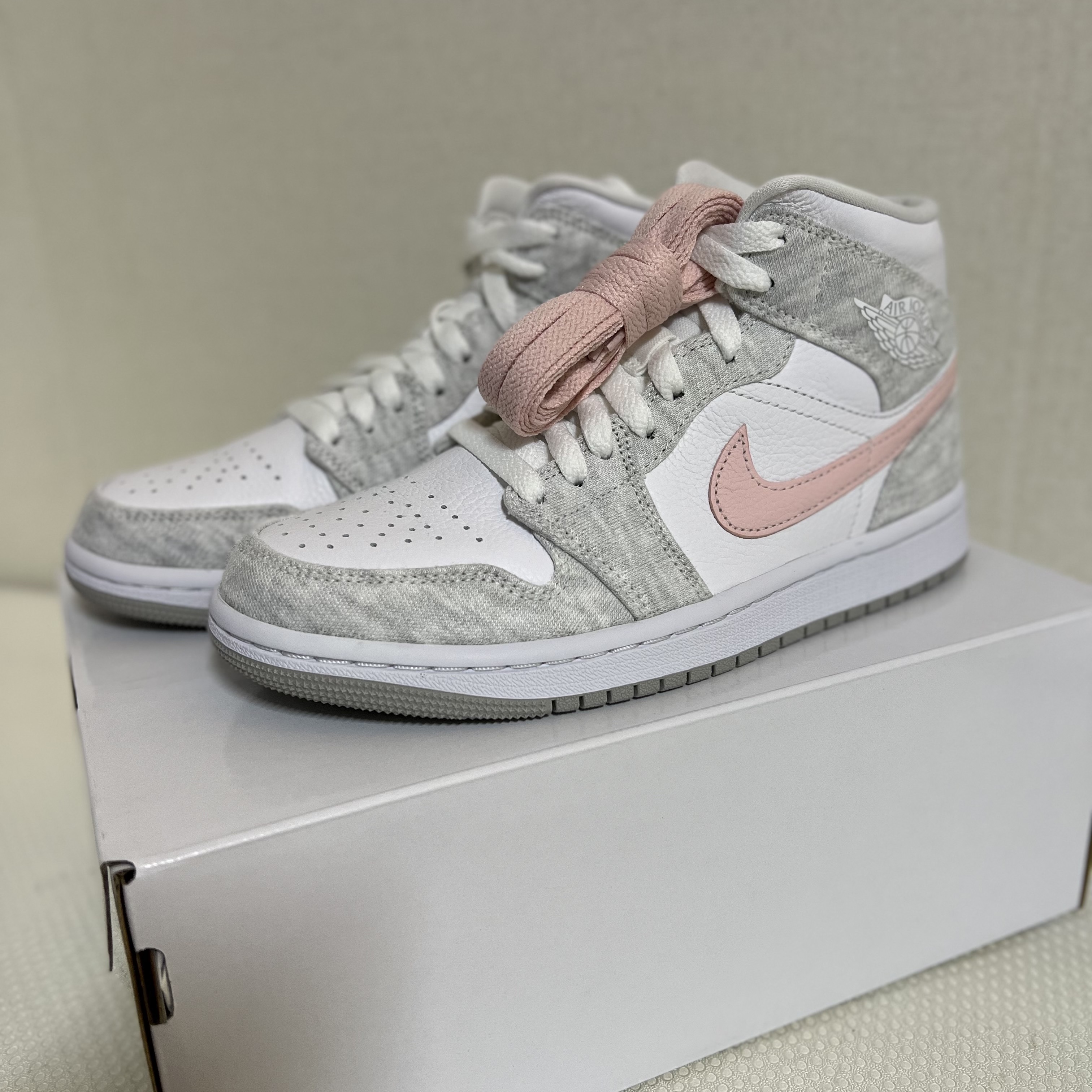 (W) Jordan 1 Mid SE Light Iron Ore 착용 스타일 - 3