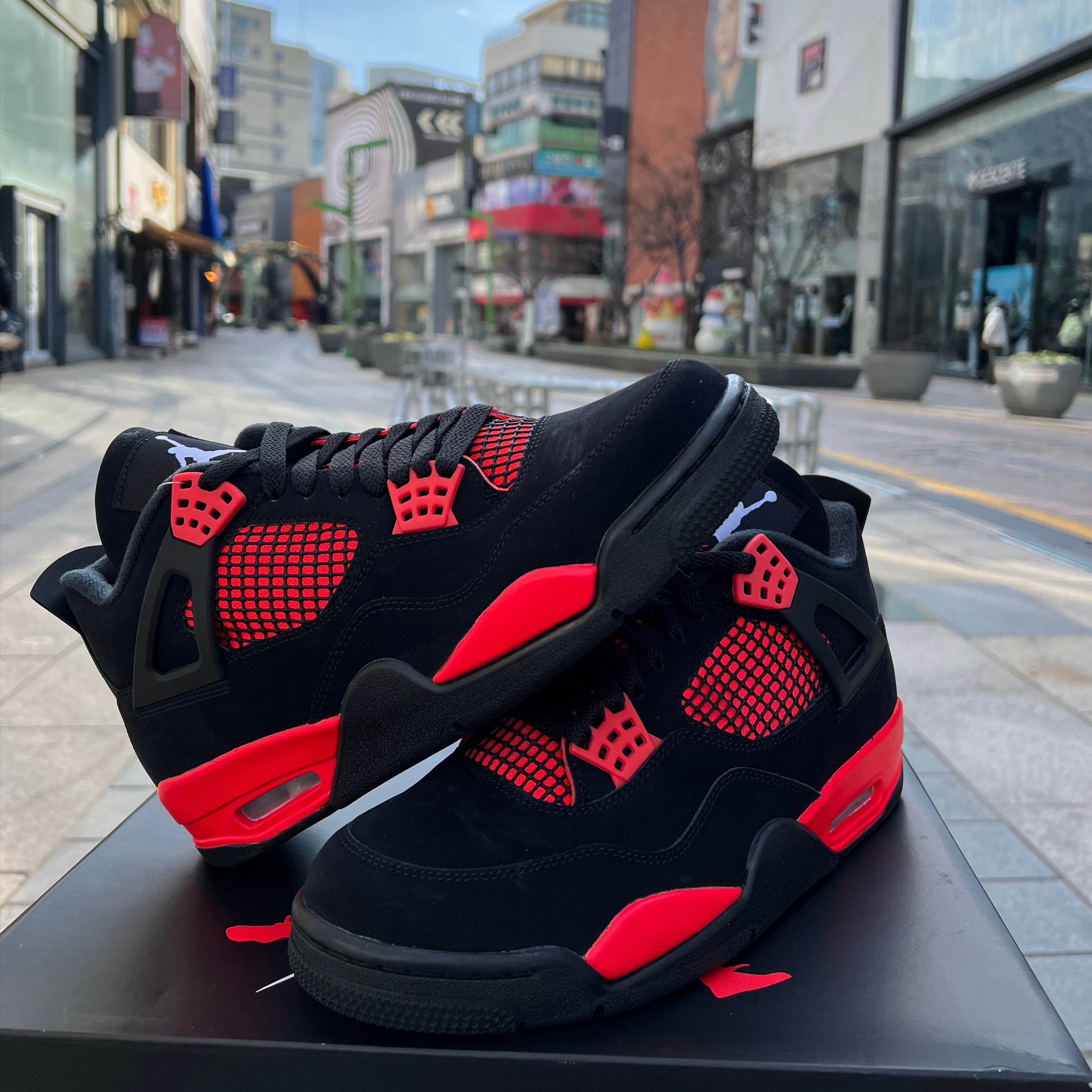 Jordan 4 Retro Crimson 착용 스타일