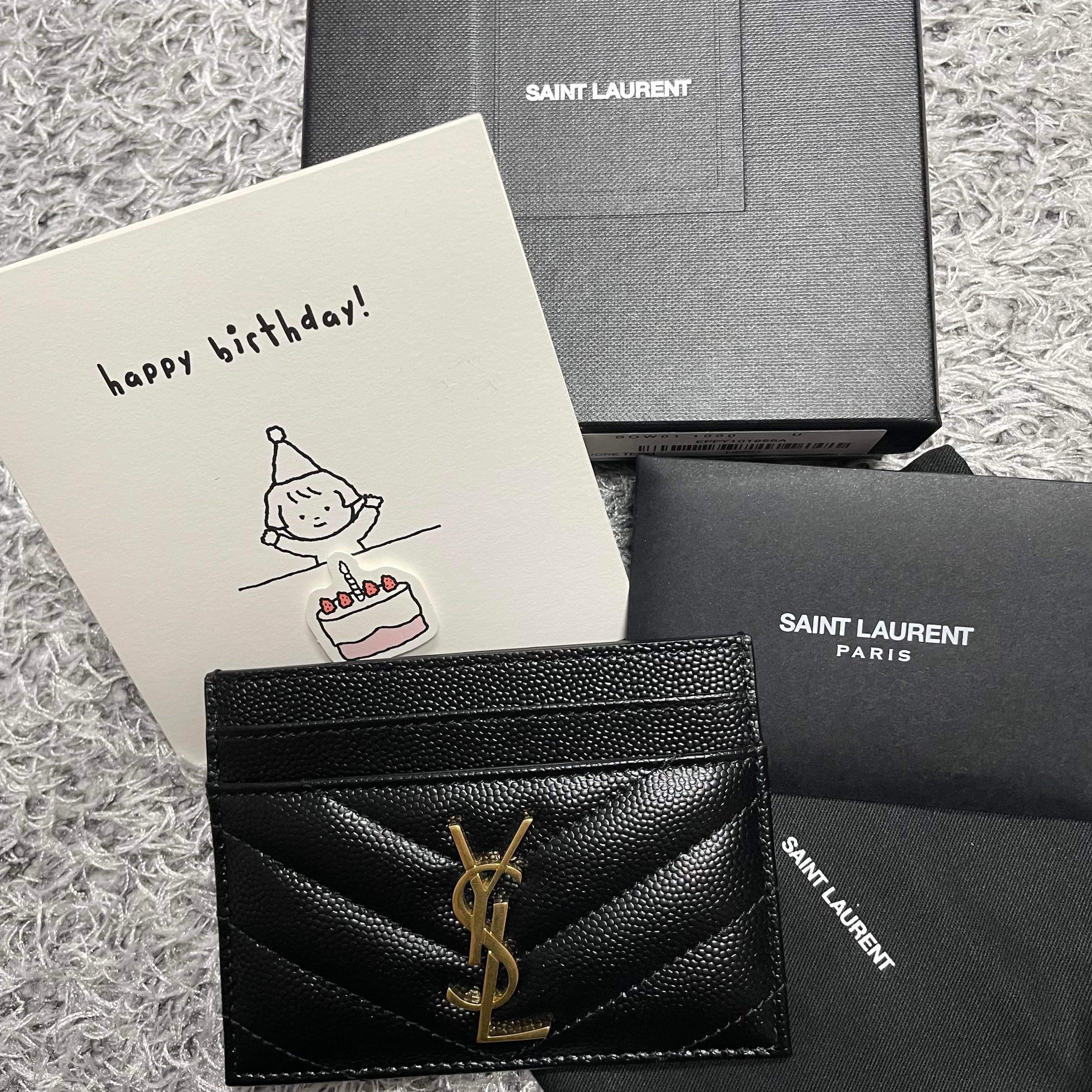 Saint Laurent Cassandre Matelasse Card Case in Grain De Poudre Embossed Leather Black 착용 스타일