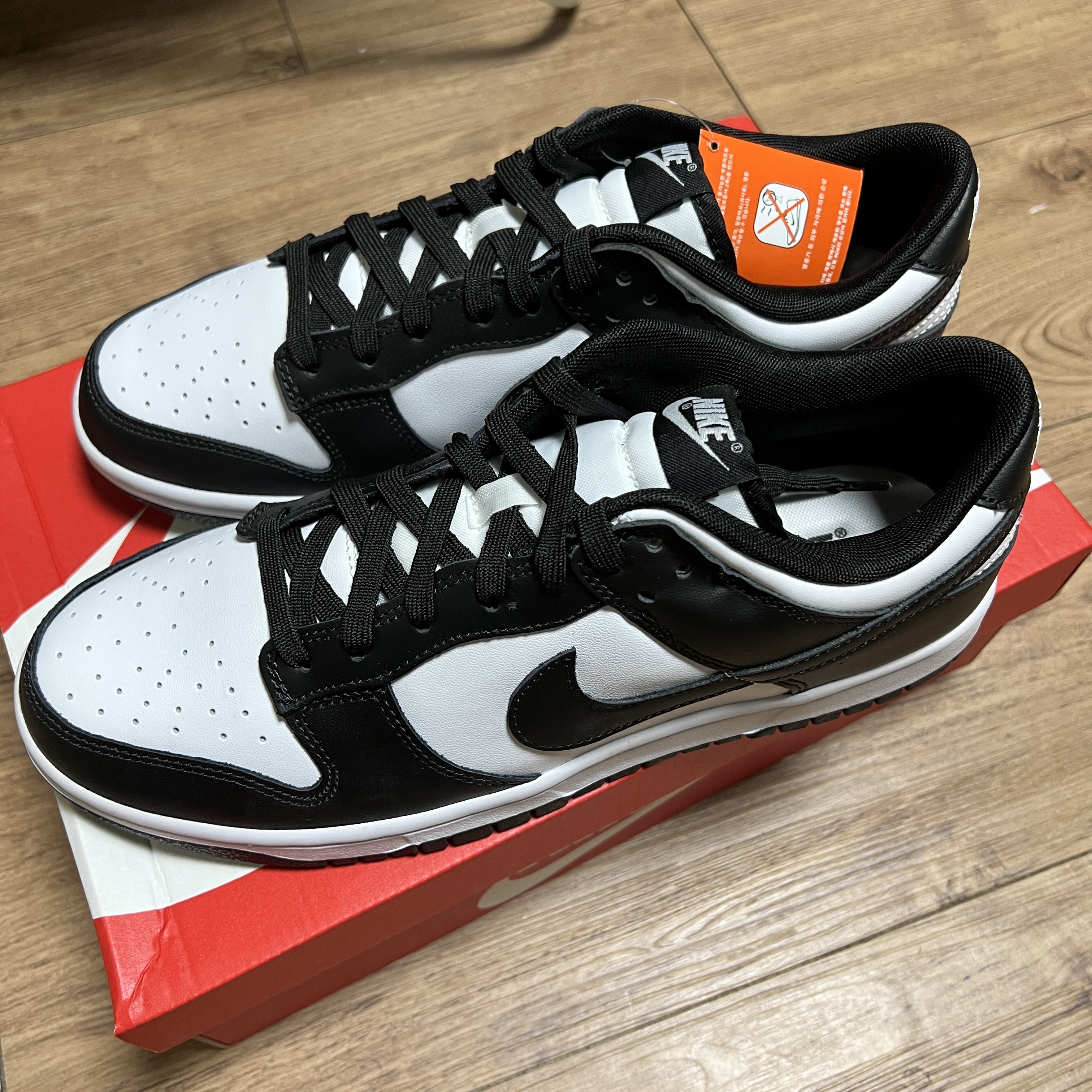 Nike Dunk Low Retro Black 착용 스타일 - 2