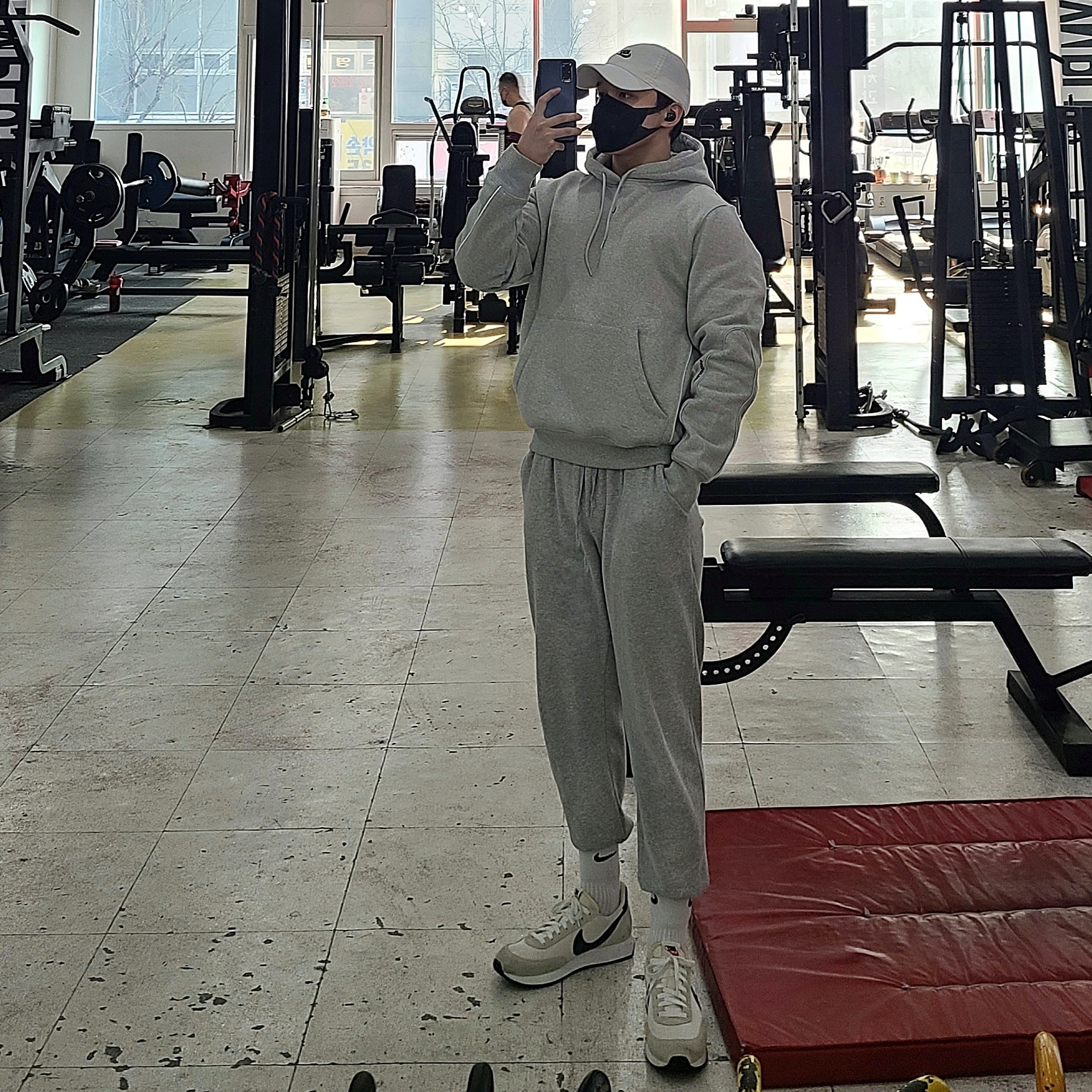 Nike Air Tailwind 79 White Phantom Black, Nike x Drake Nocta Cardinal Stock Essential Hoodie Grey - Asia 착용 스타일