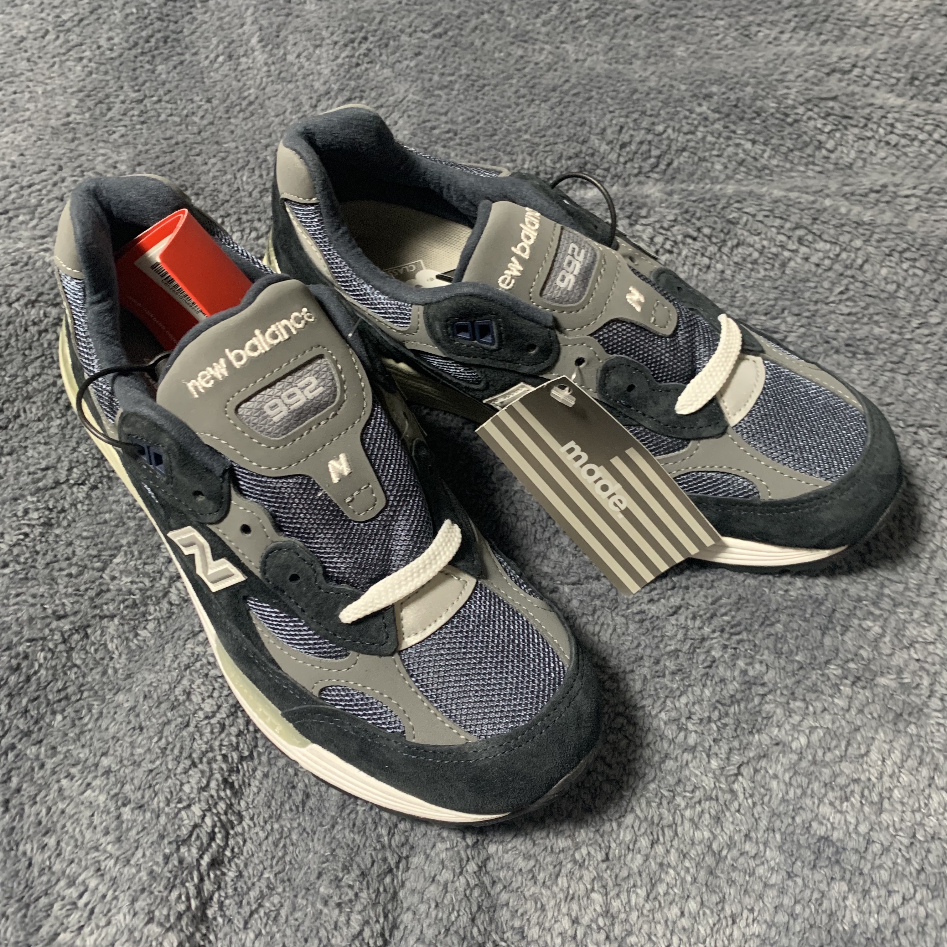 New Balance 992 Made in USA Navy 착용 스타일 - 2