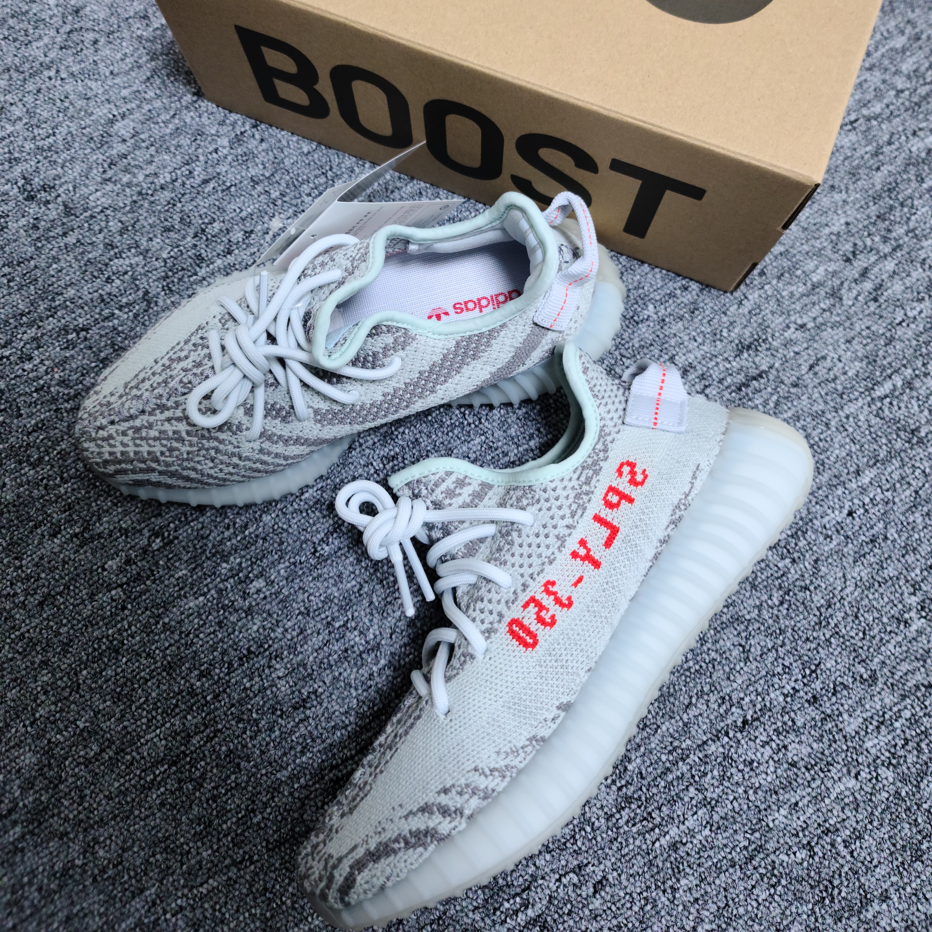 Adidas Yeezy Boost 350 V2 Blue Tint 2017 착용 스타일
