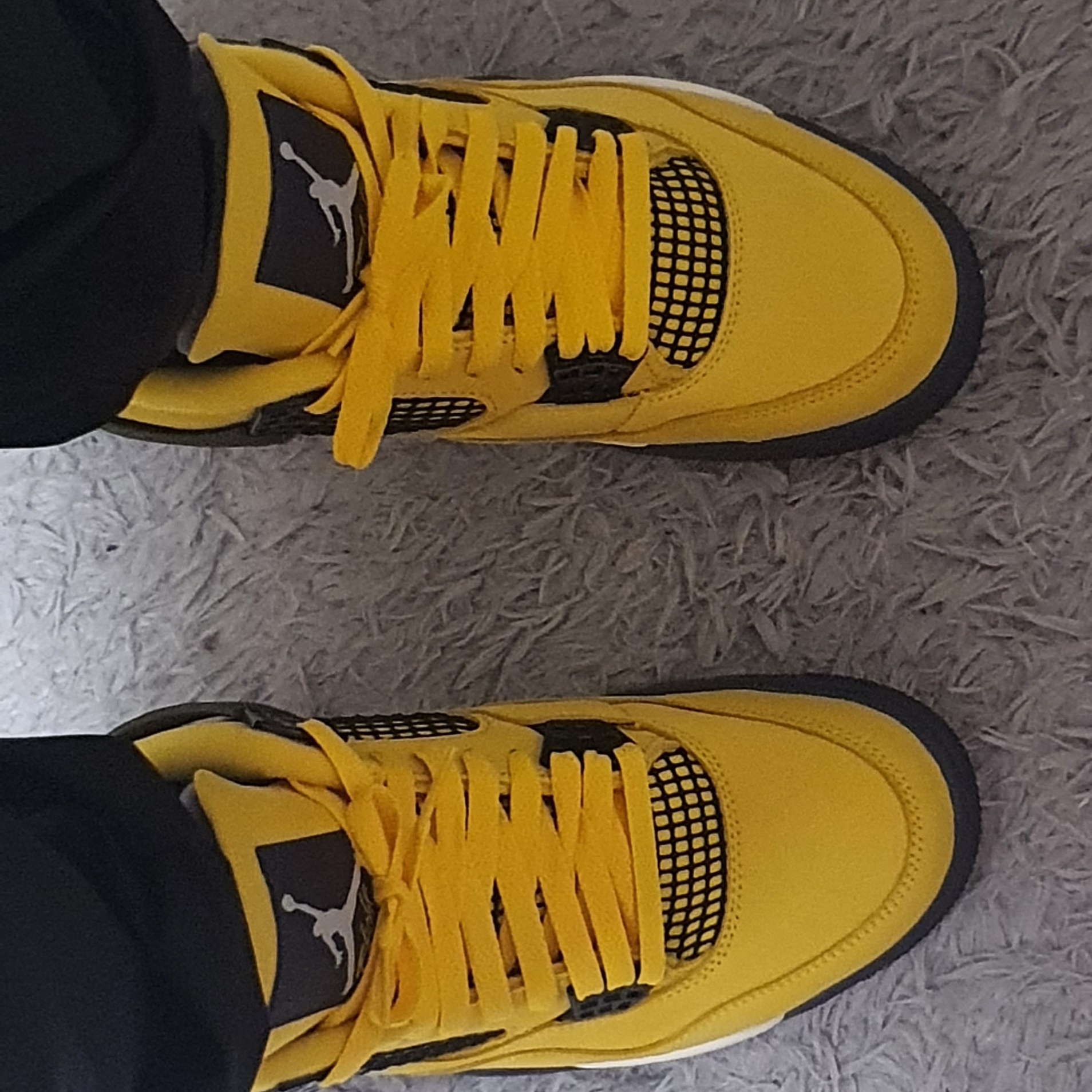 Jordan 4 Retro Tour Yellow 착용 스타일 - 2