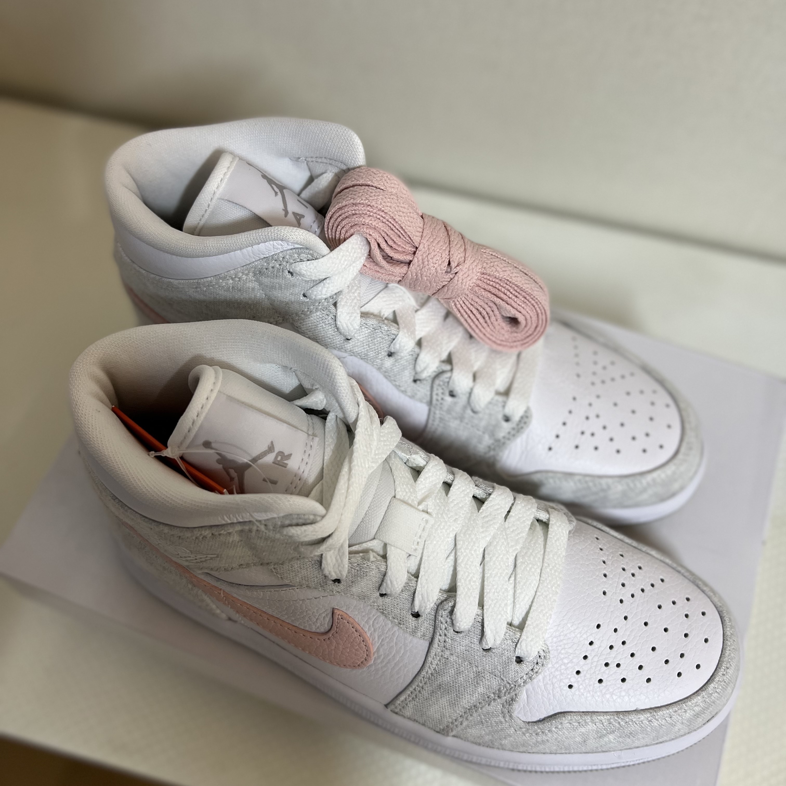 (W) Jordan 1 Mid SE Light Iron Ore 착용 스타일 - 5