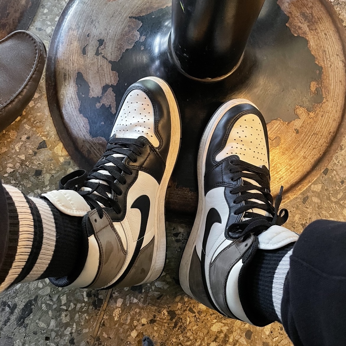 Jordan 1 Retro High OG Black Mocha 착용 스타일