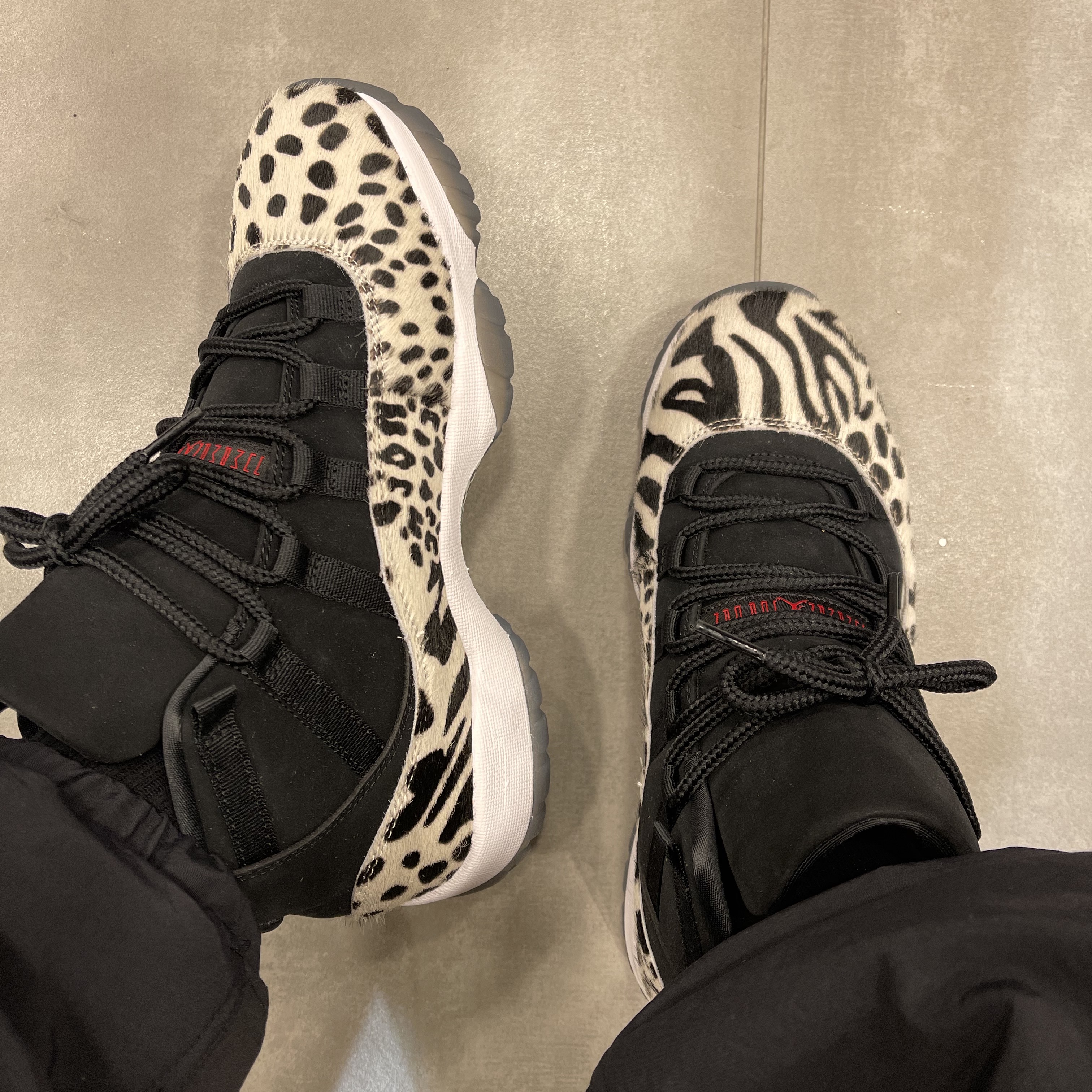 (W) Jordan 11 Retro Animal Instinct Black White 착용 스타일