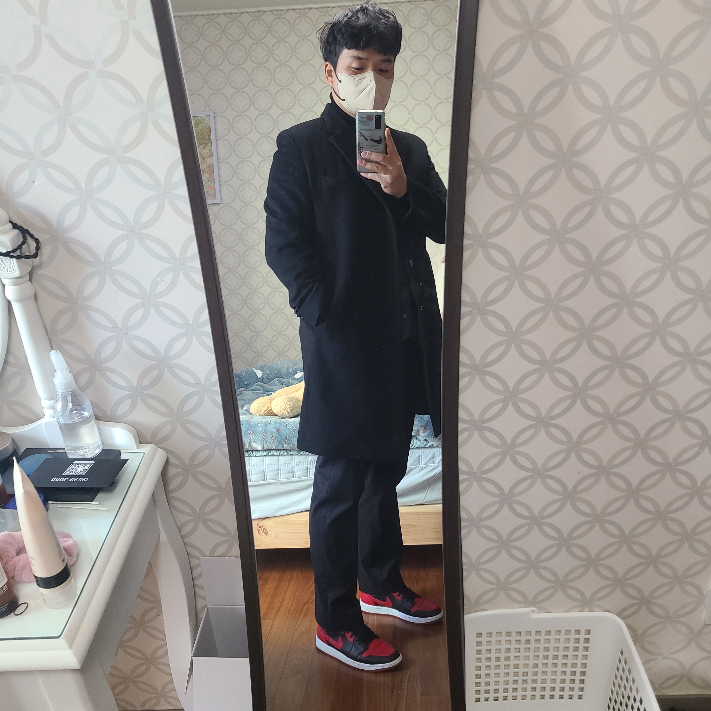 Jordan 1 Mid Bred Banned 2020, Jordan 1 Retro High OG Bordeaux 착용 스타일 - 1