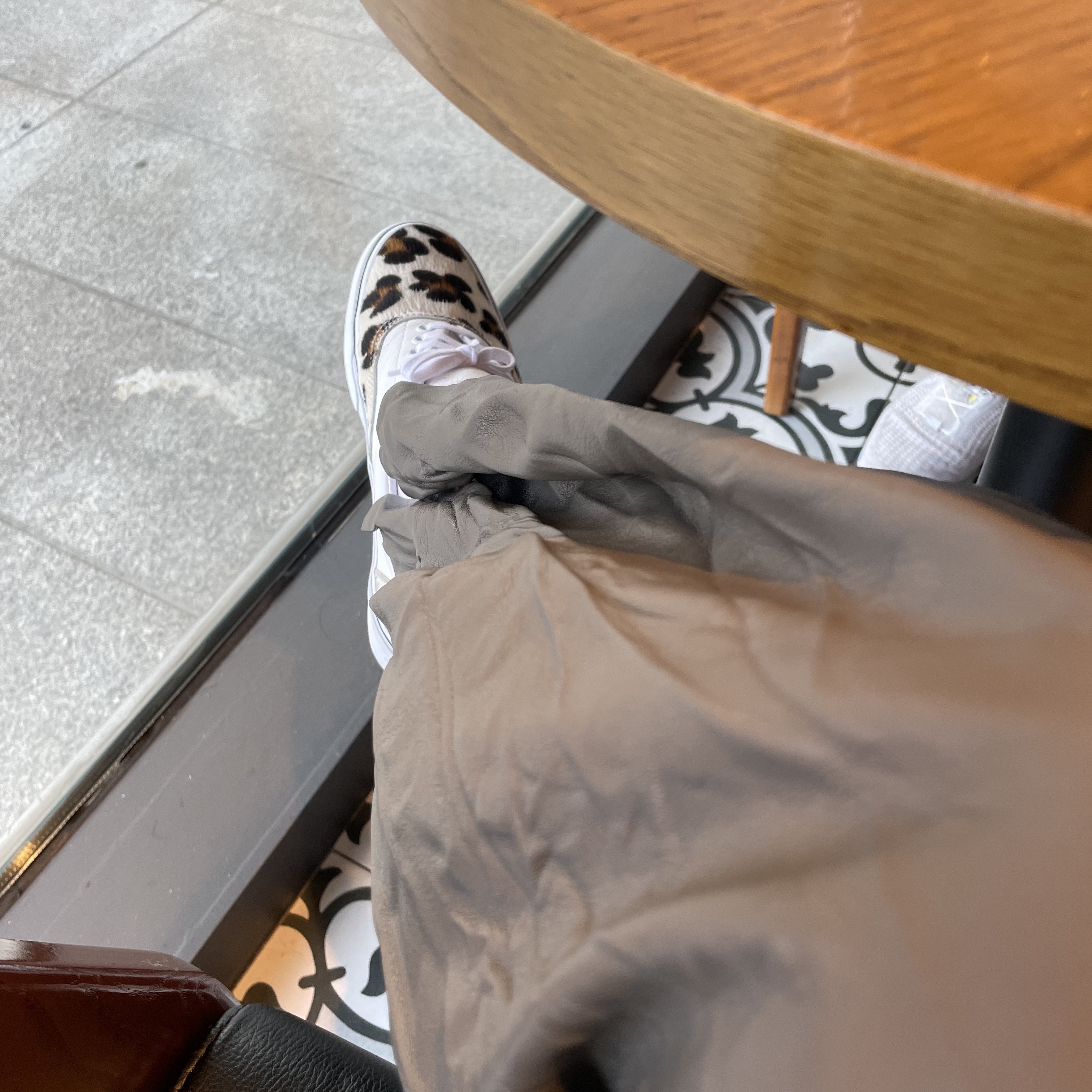 Vans Era Leopard True White 착용 스타일 - 1