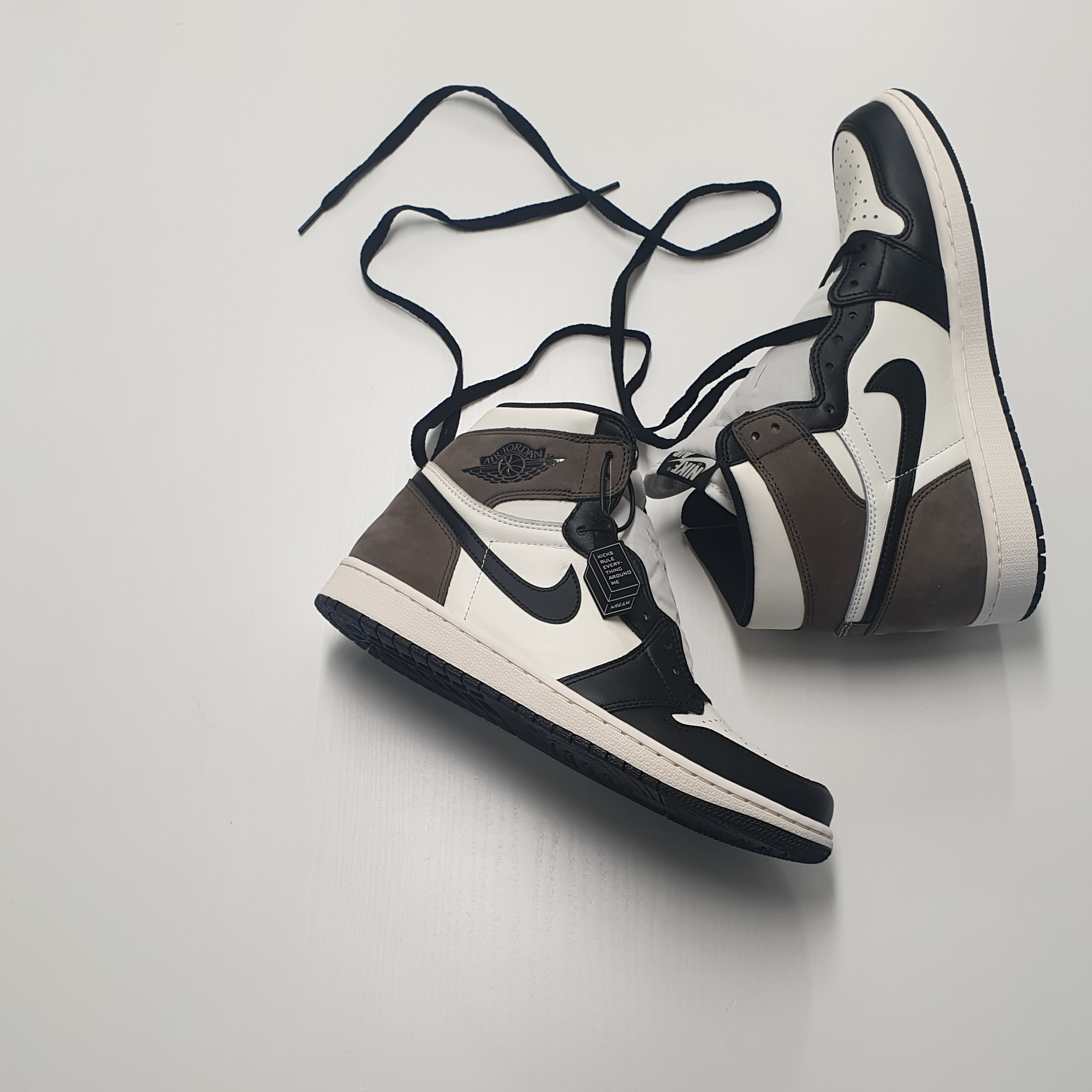 Jordan 1 Retro High OG Black Mocha 착용 스타일 - 1