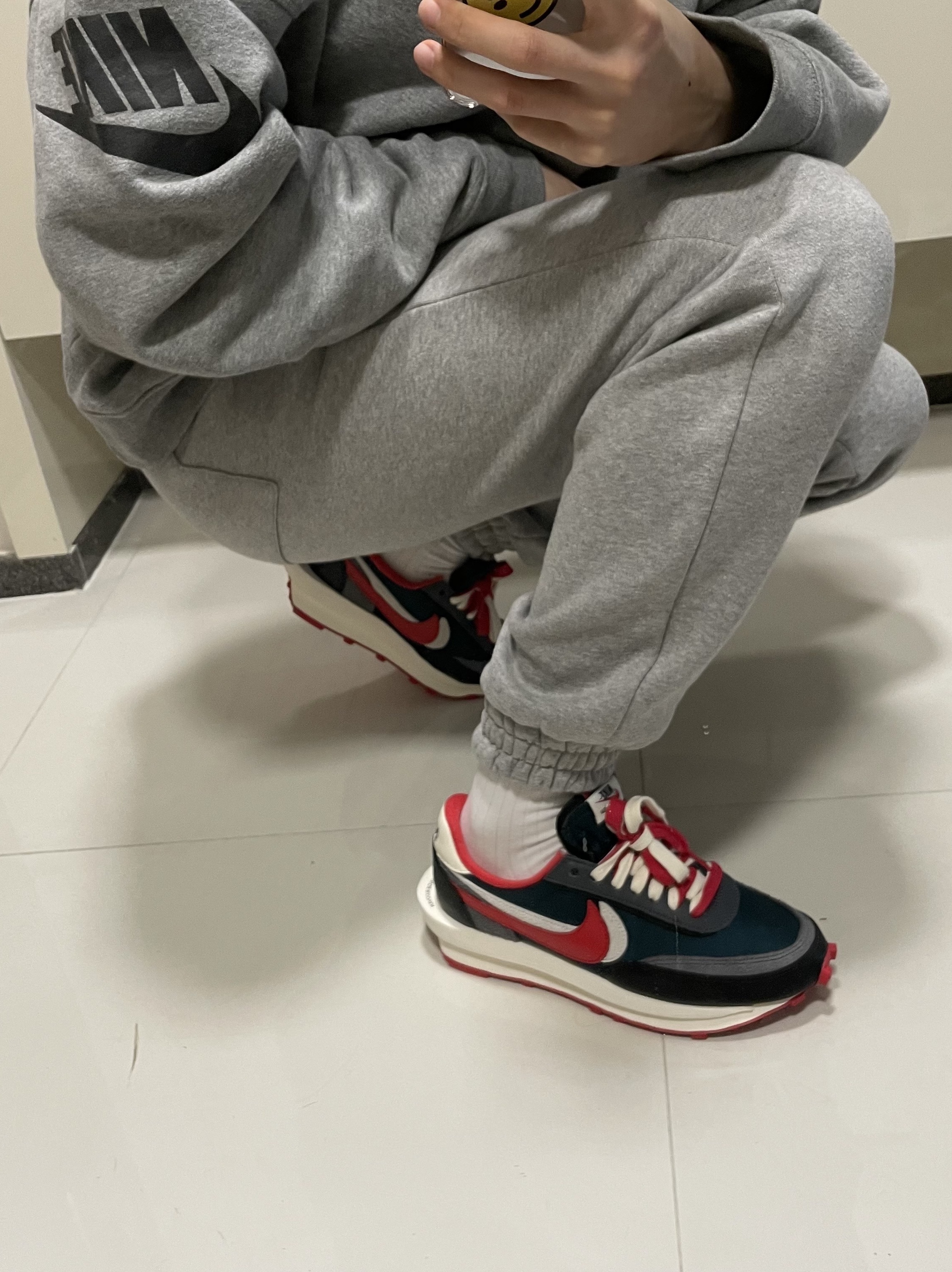 Nike x Sacai x Undercover LDWaffle Midnight Spruce University Red 착용 스타일