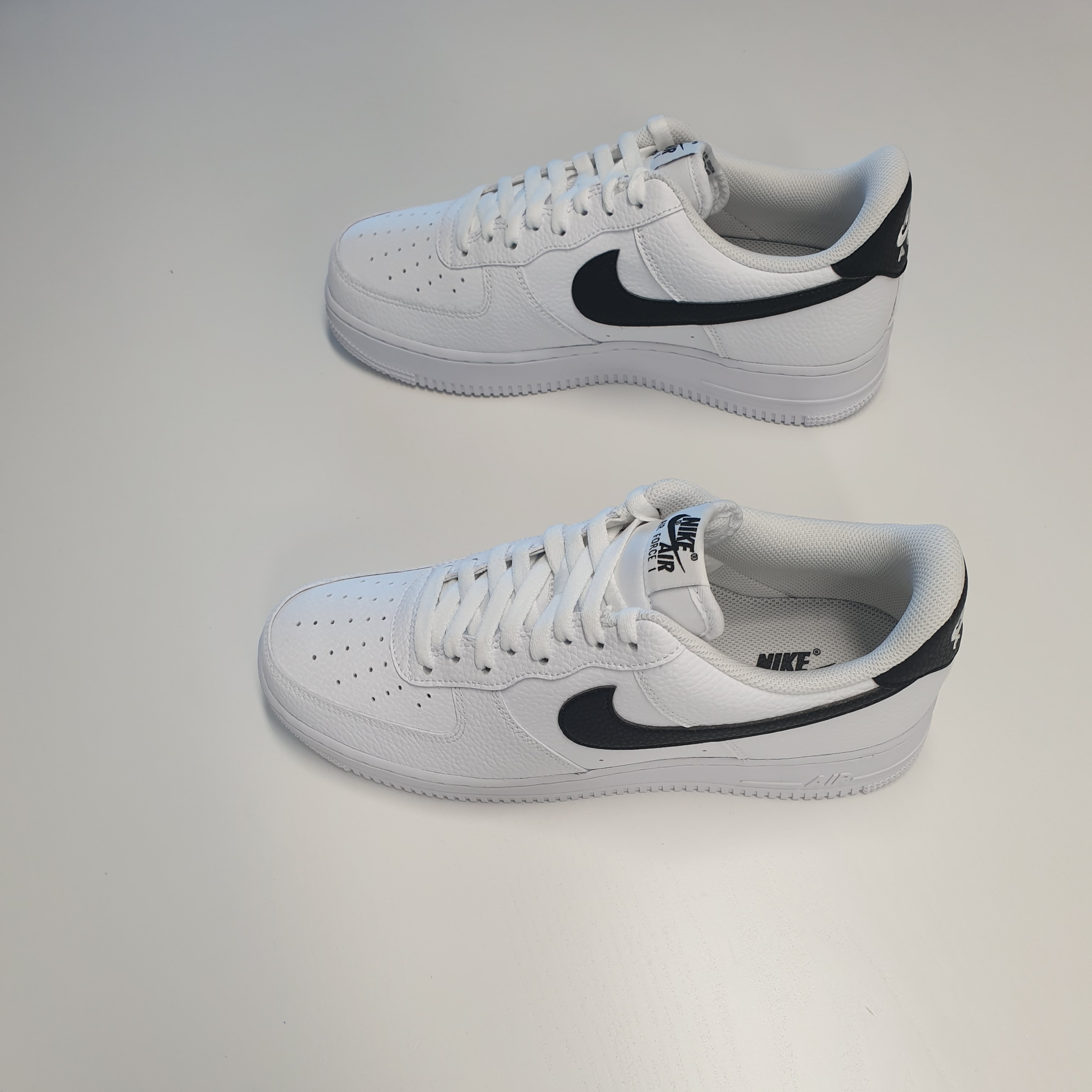 Nike Air Force 1 '07 White Black 착용 스타일 - 3