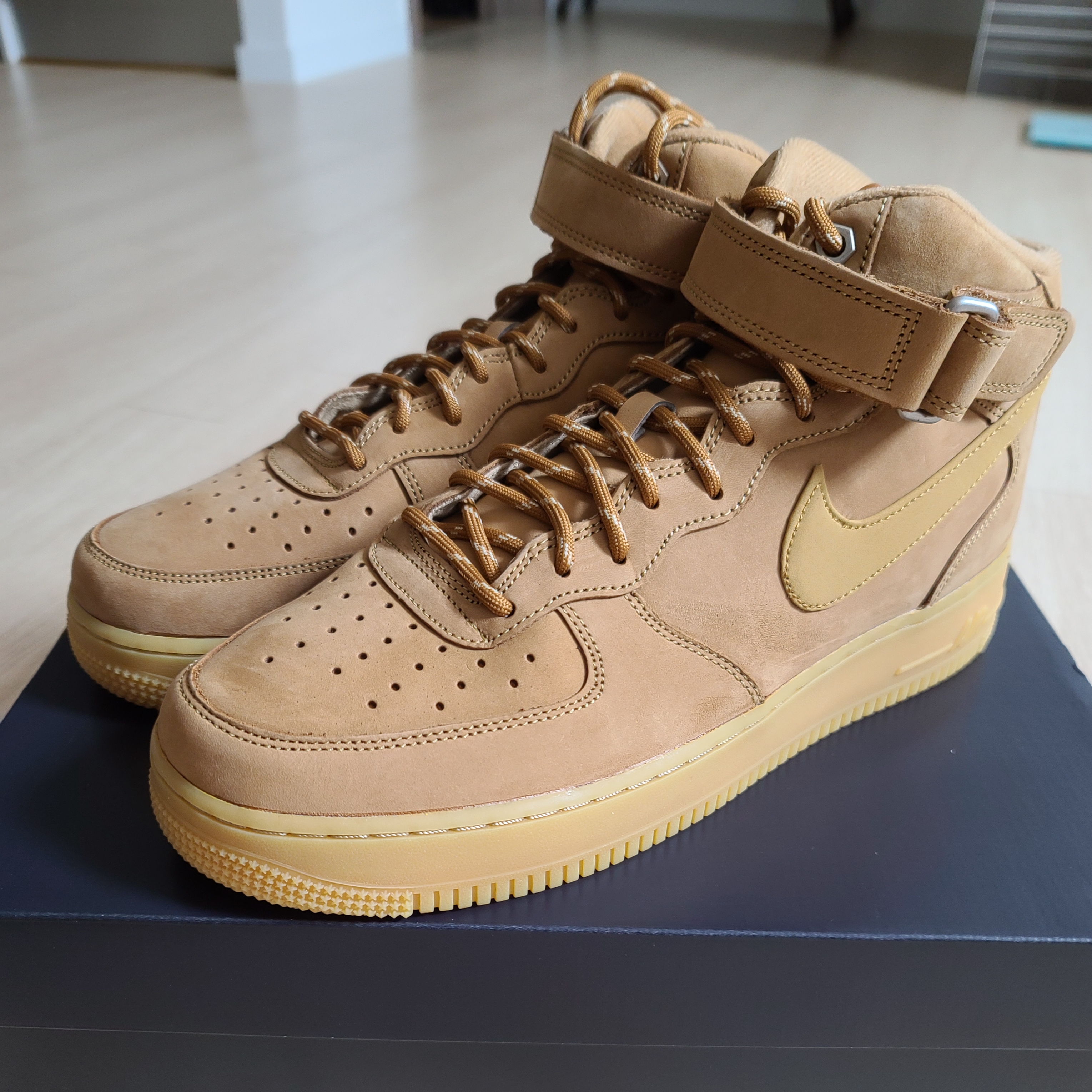 Nike Air Force 1 Mid '07 WB Flax 착용 스타일