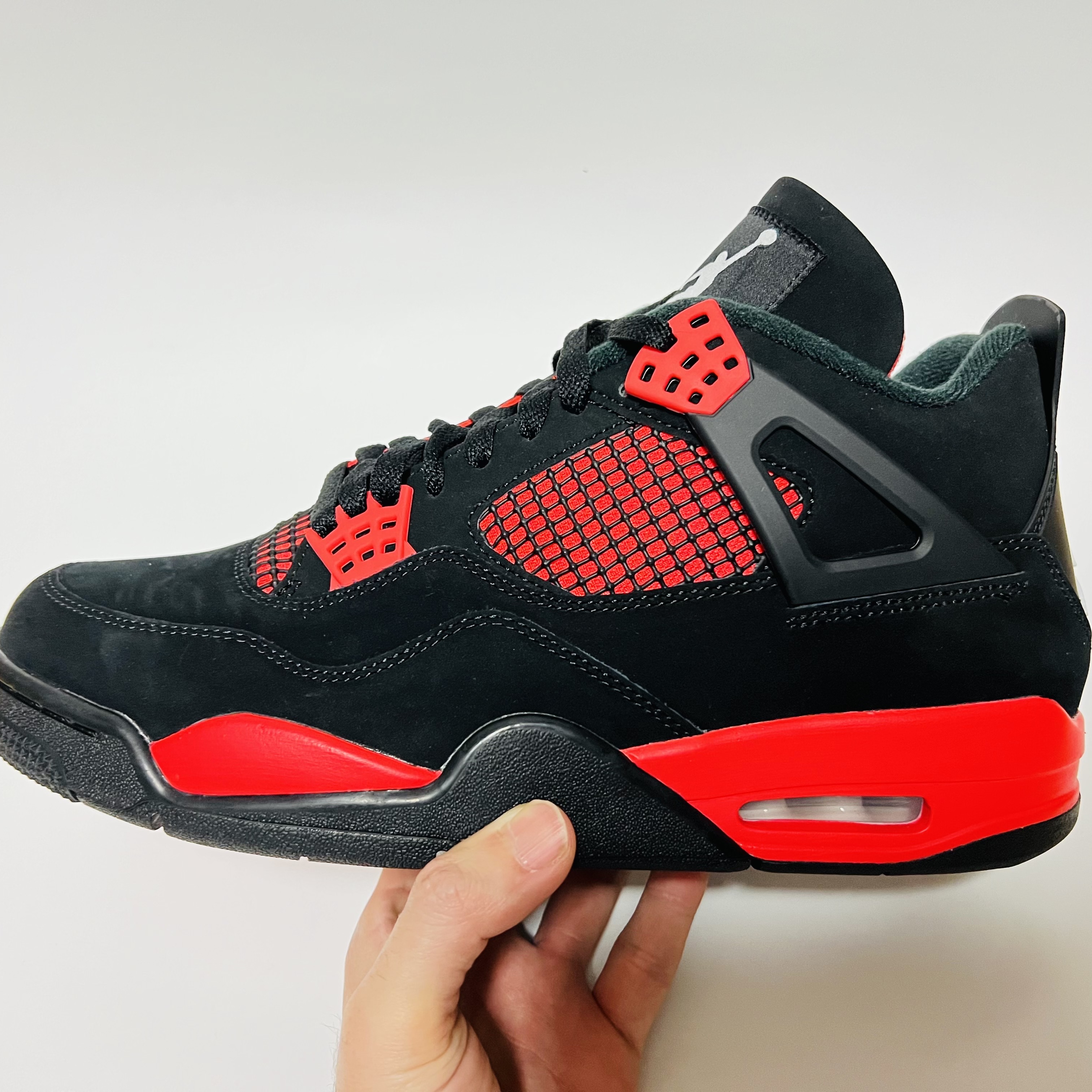 Jordan 4 Retro Crimson 착용 스타일 - 1