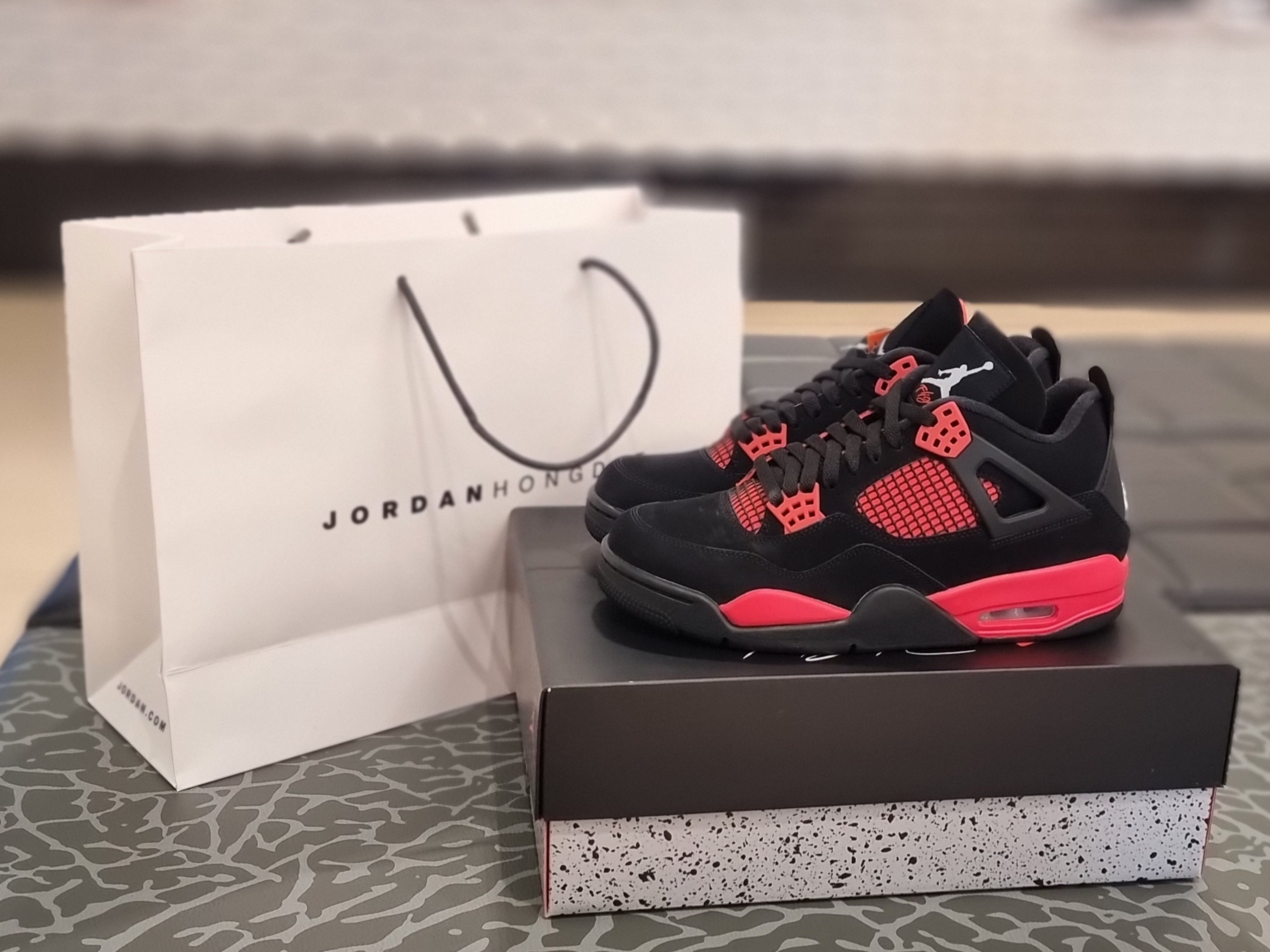 Jordan 4 Retro Crimson 착용 스타일