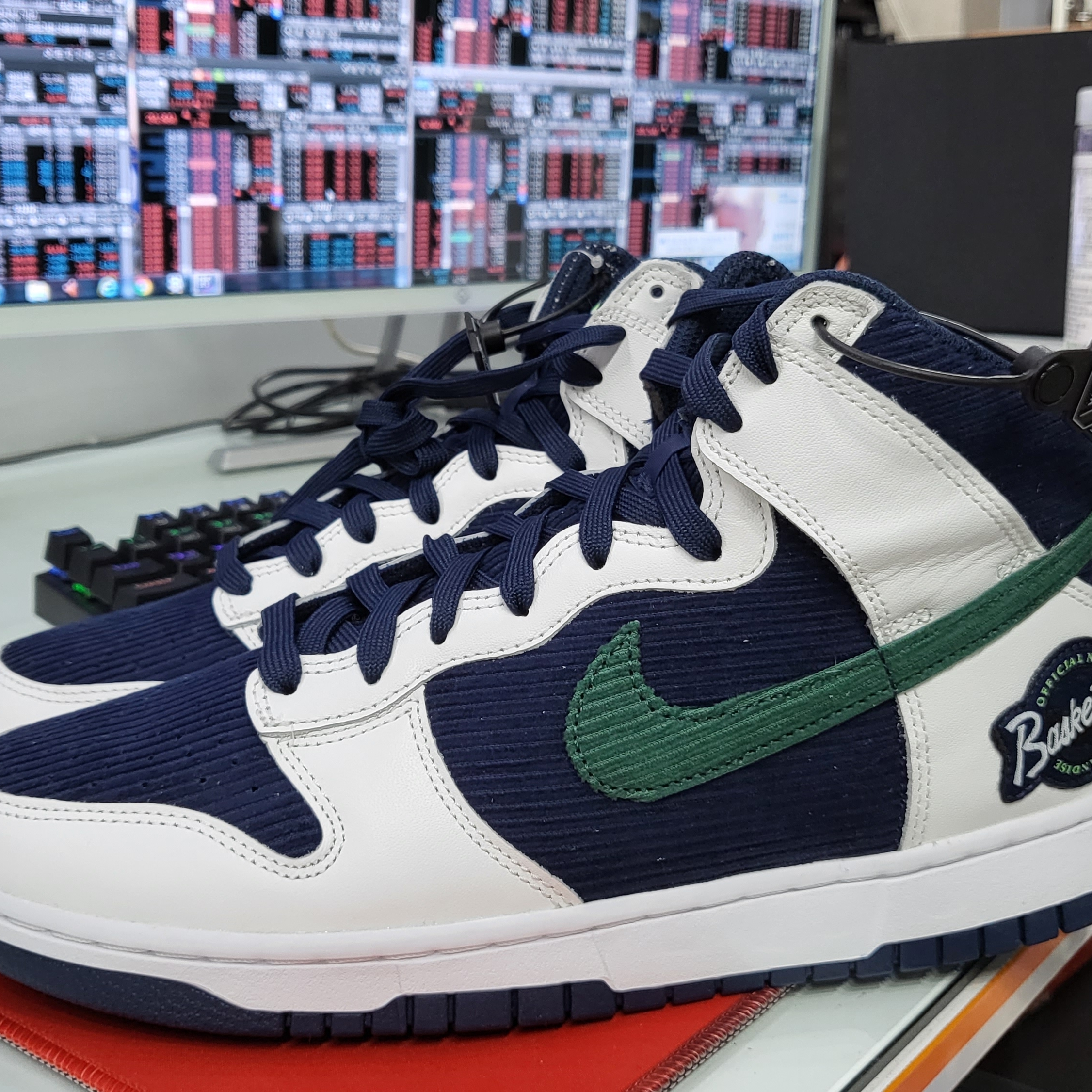 Nike Dunk High PRM EMB College Navy 착용 스타일
