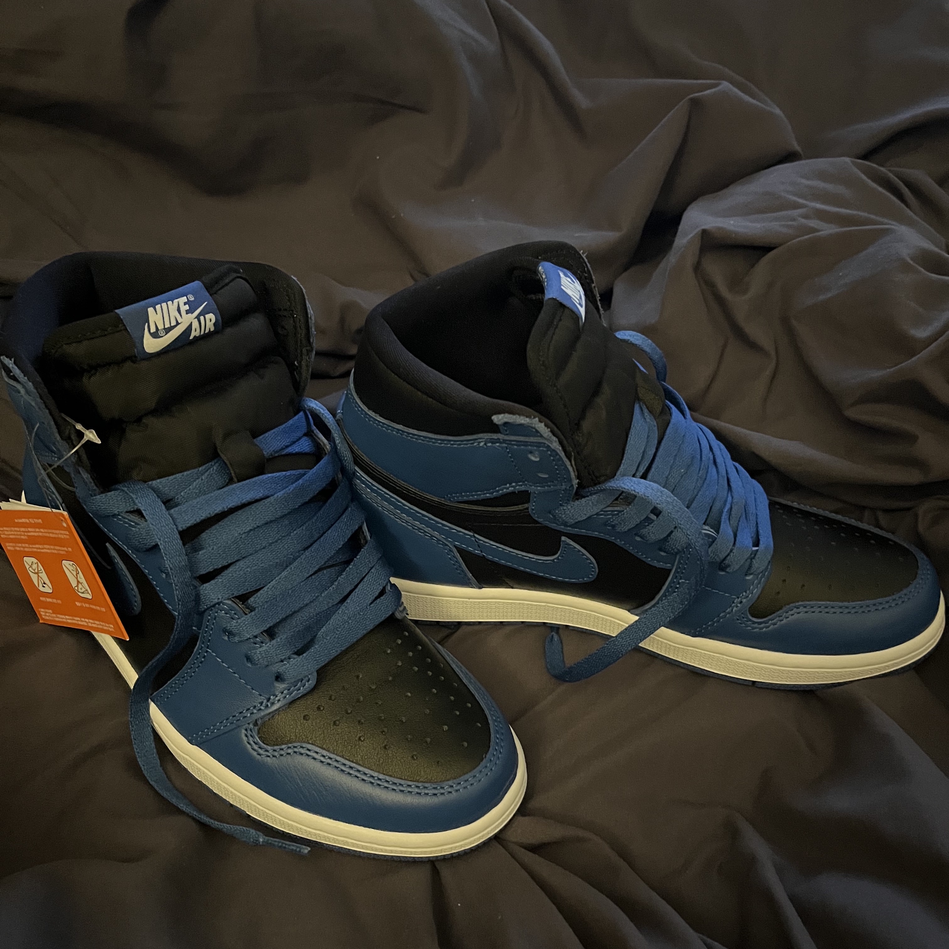 Jordan 1 Retro High OG Dark Marina Blue 착용 스타일 - 3