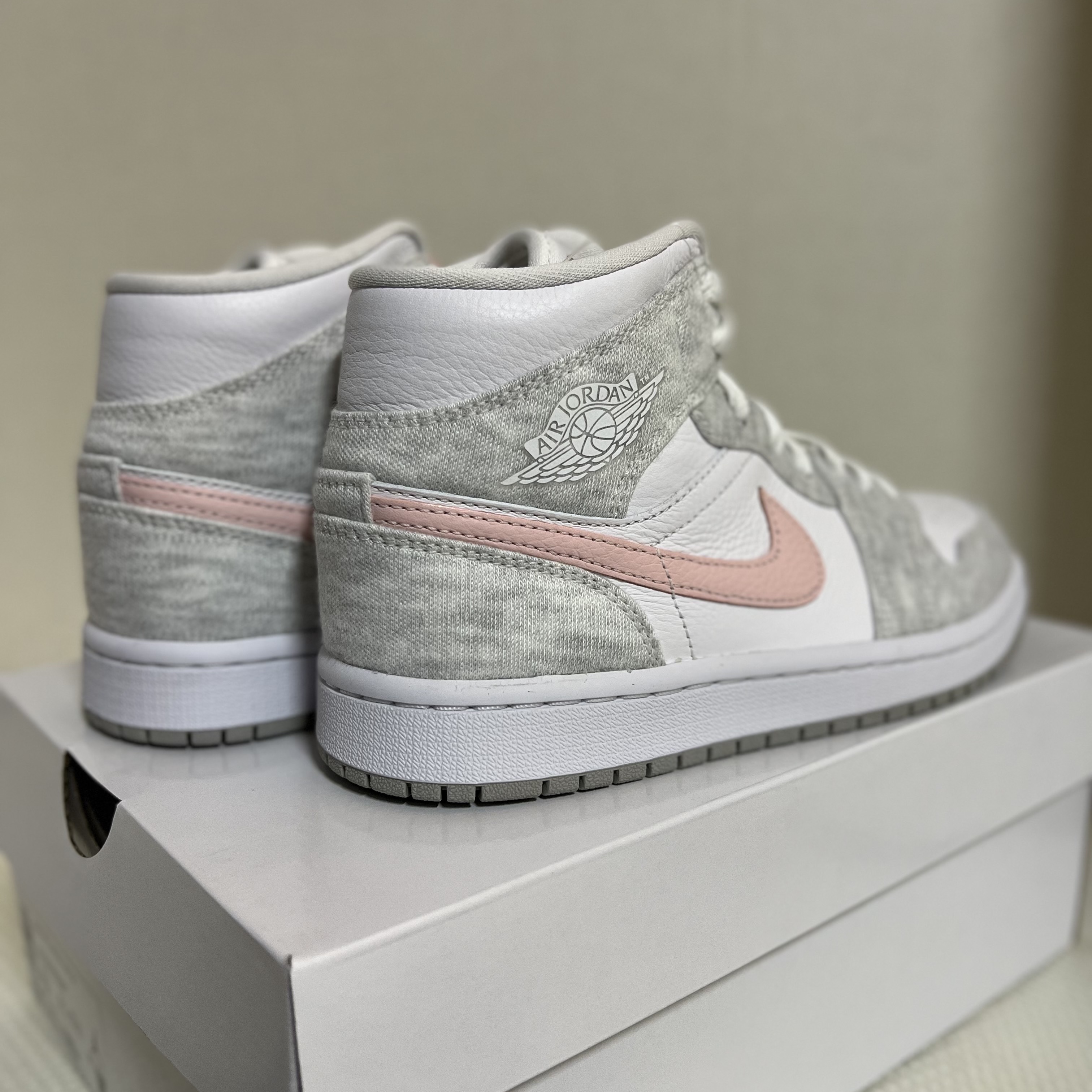 (W) Jordan 1 Mid SE Light Iron Ore 착용 스타일 - 4