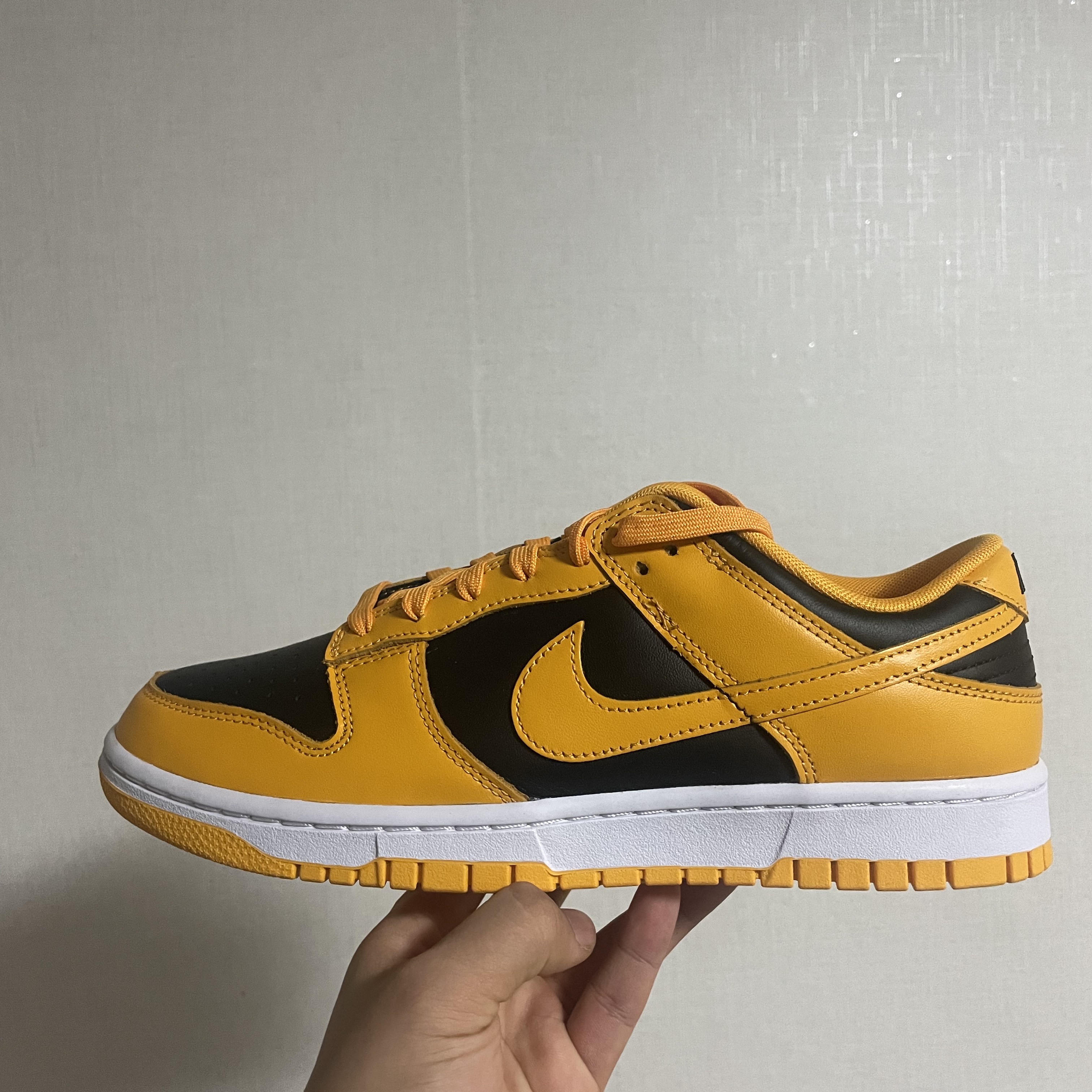 Nike Dunk Low Retro Championship Goldenrod 착용 스타일
