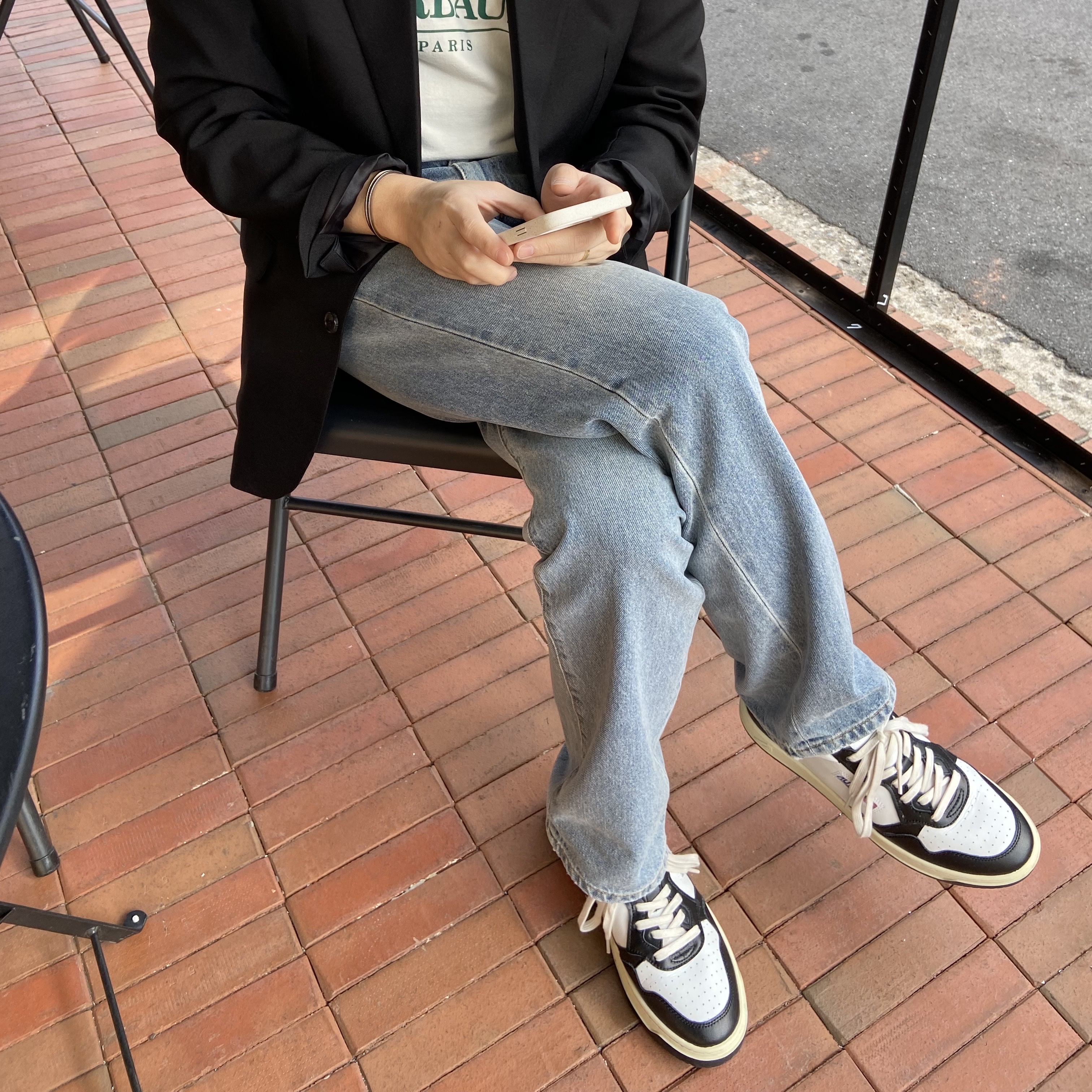 Autry Medalist Low Leather Sneakers Black White, (W) New Balance 327 Black 착용 스타일 - 1
