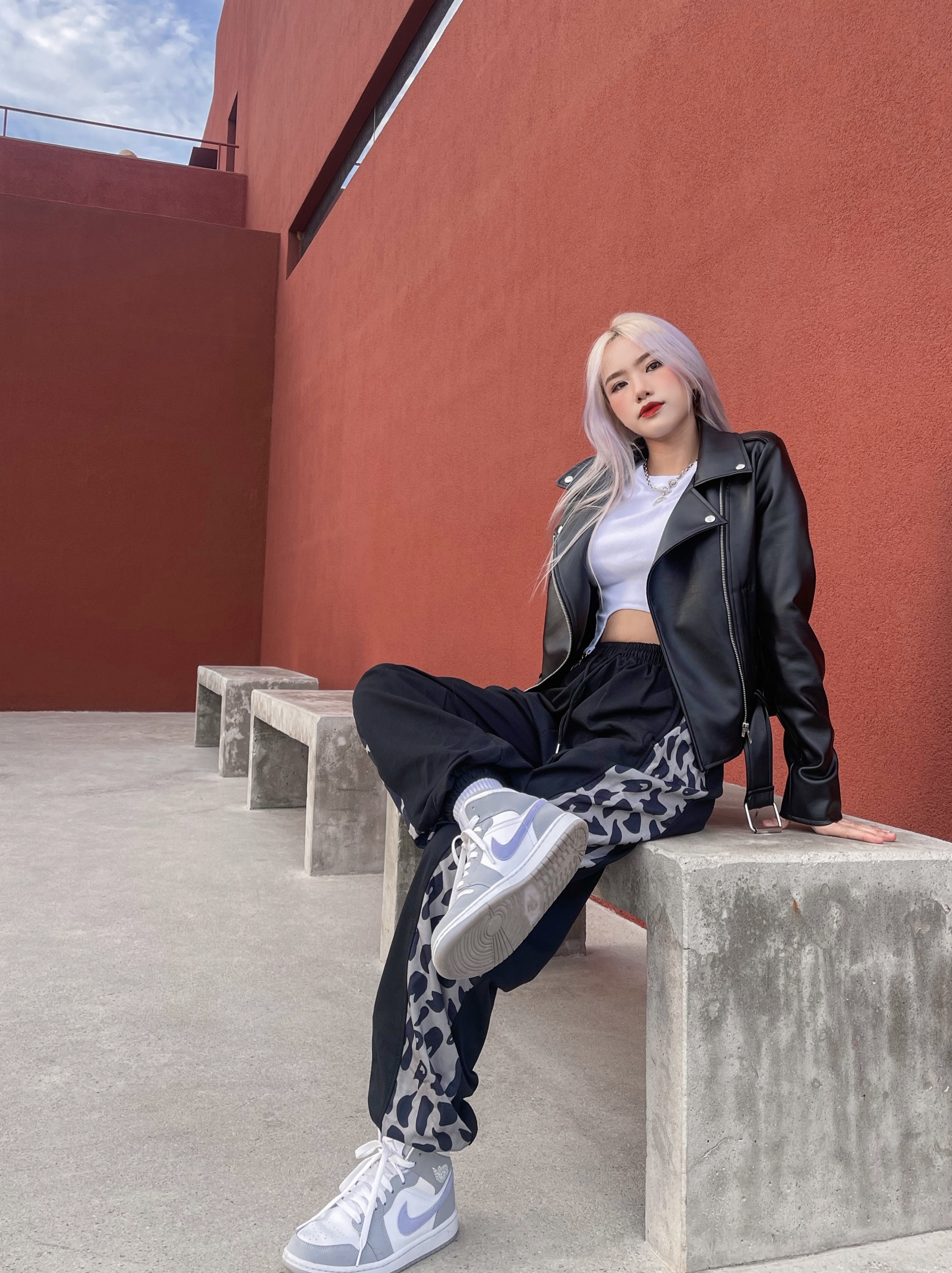 (W) Jordan 1 Mid Wolf Grey 착용 스타일 - 2