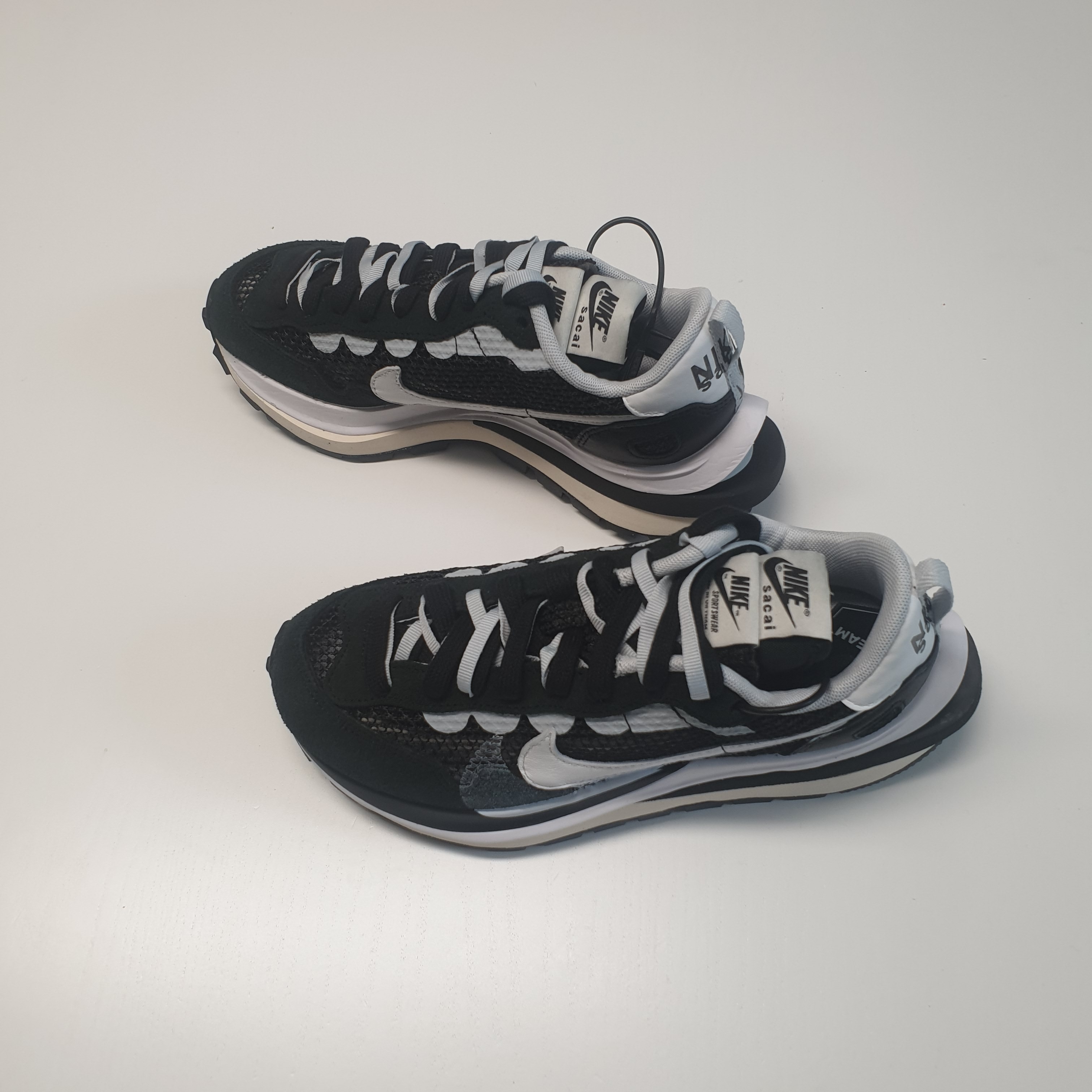 Nike x Sacai VaporWaffle Black White 착용 스타일 - 4