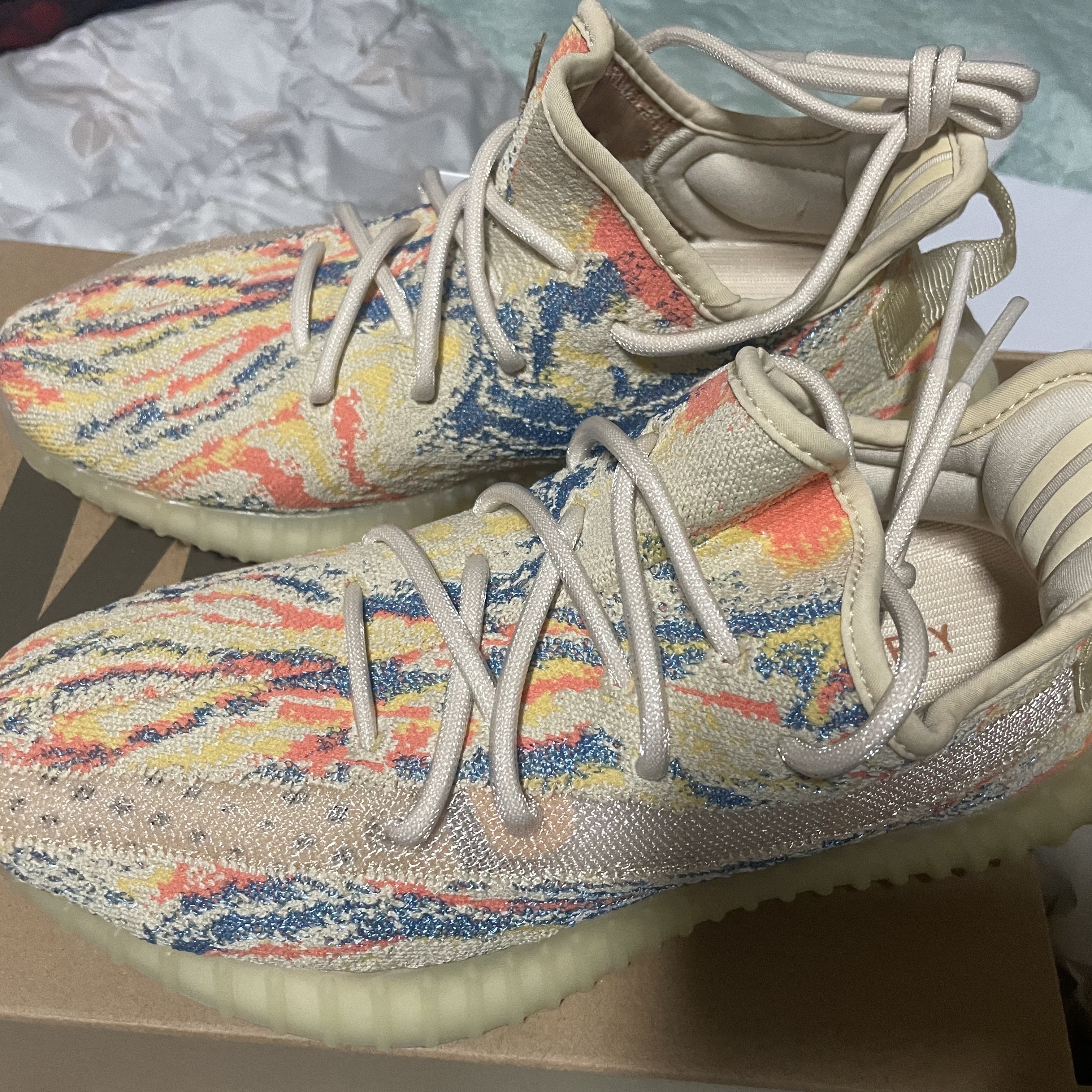 Adidas Yeezy Boost 350 V2 MX Oat 착용 스타일