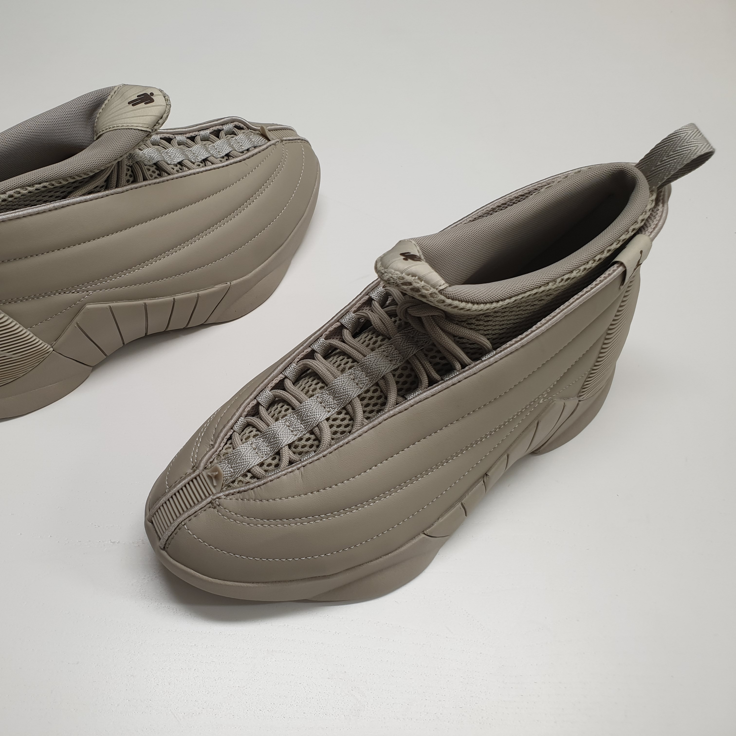 (W) Jordan 15 x Billie Eilish Retro SP Beige 착용 스타일 - 3