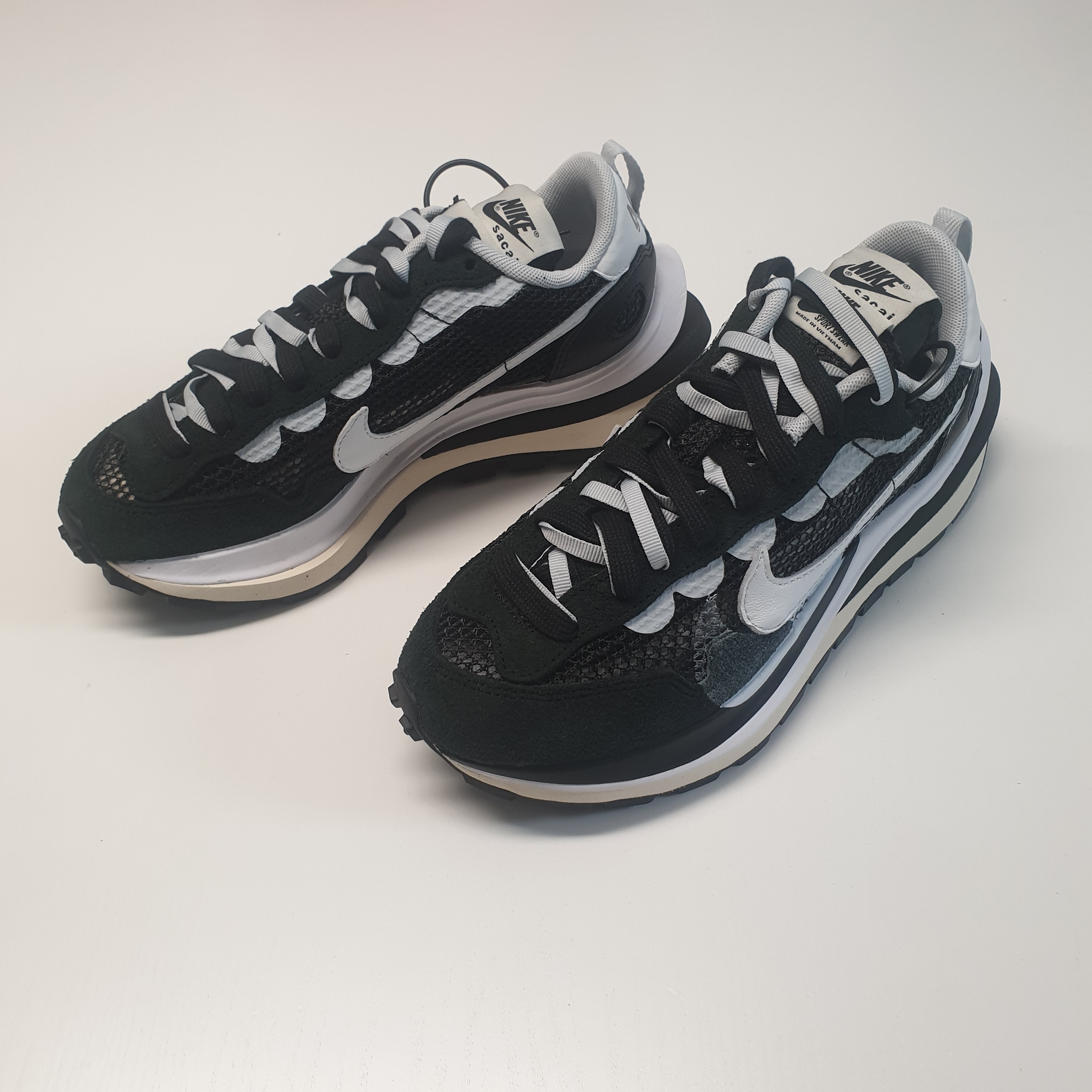 Nike x Sacai VaporWaffle Black White 착용 스타일 - 5