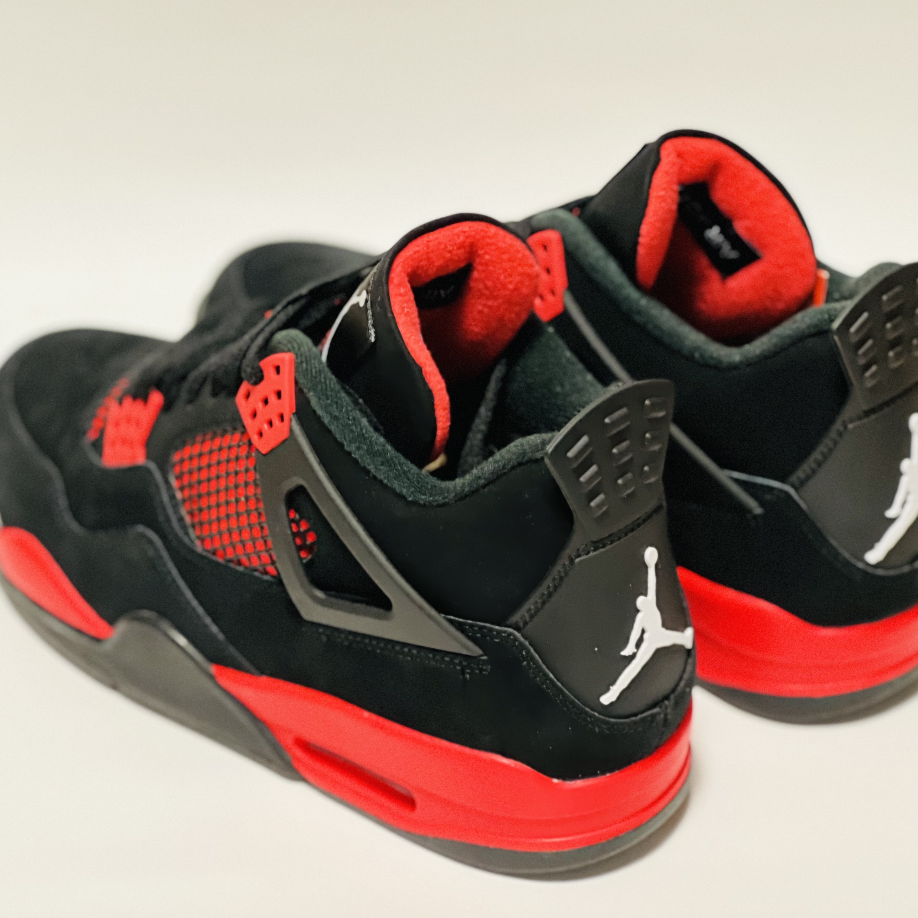 Jordan 4 Retro Crimson 착용 스타일 - 4