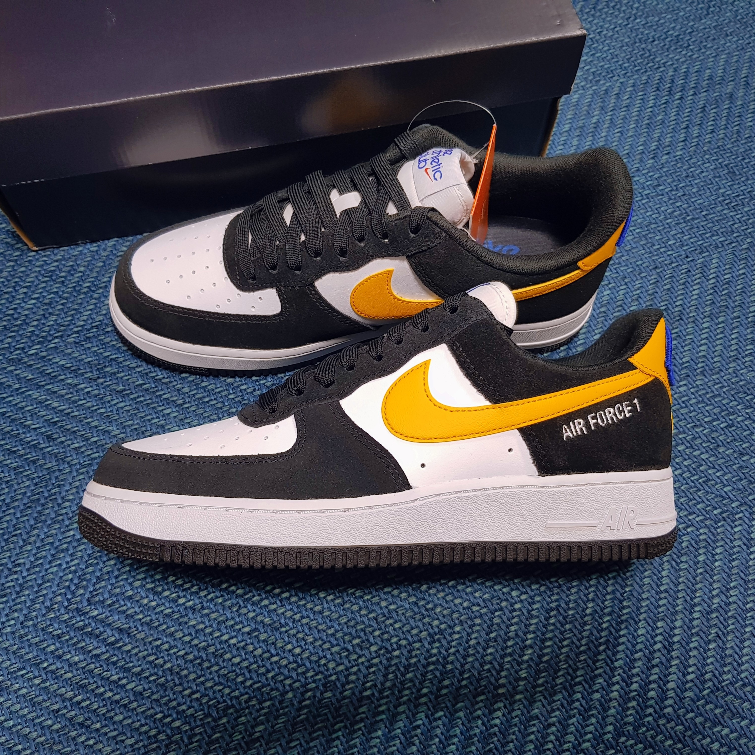 Nike Air Force 1 '07 LV8 Athletic Club Black Dark Sulfur 착용 스타일 - 2