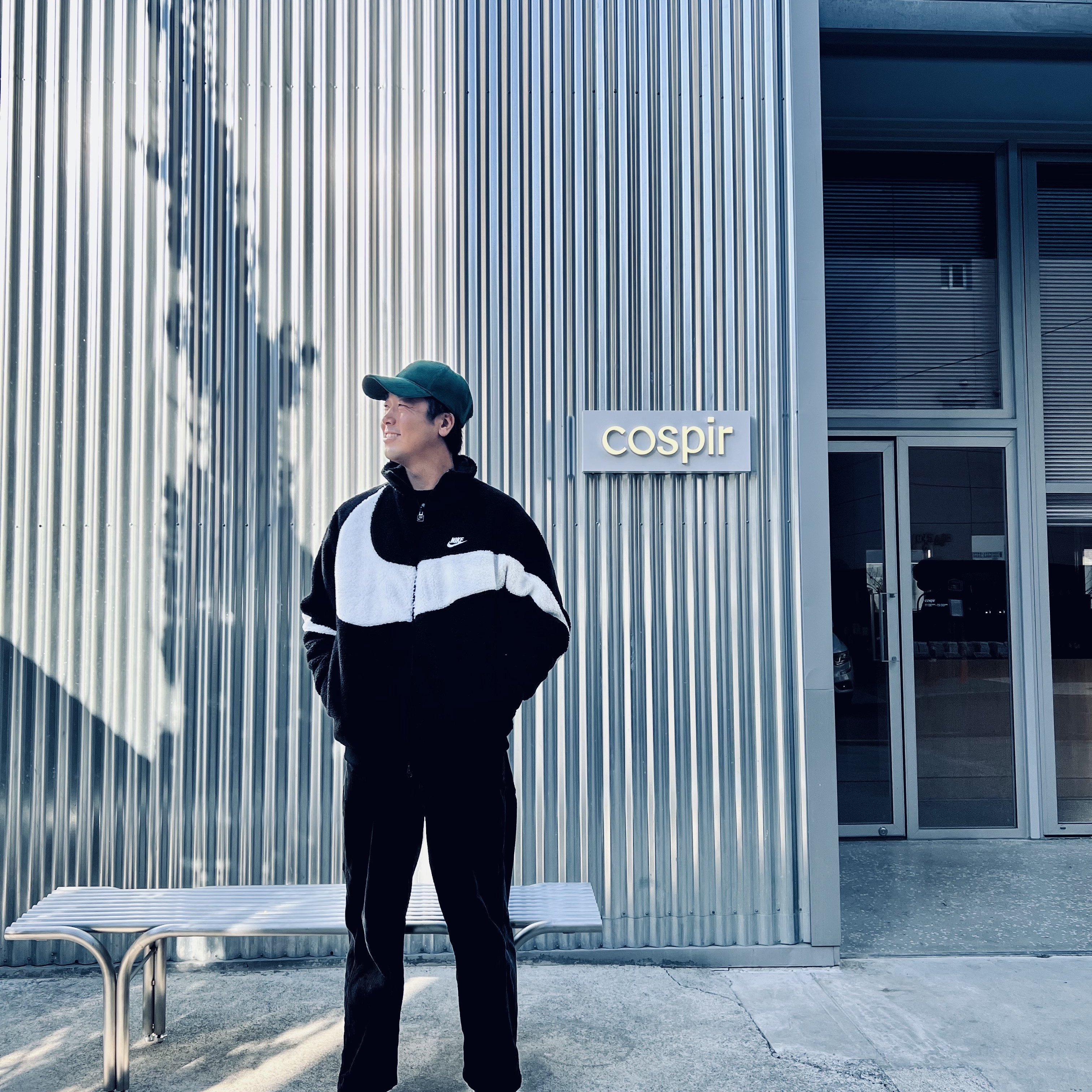 Nike Big Swoosh Full Zip Jacket Black Sail 착용 스타일