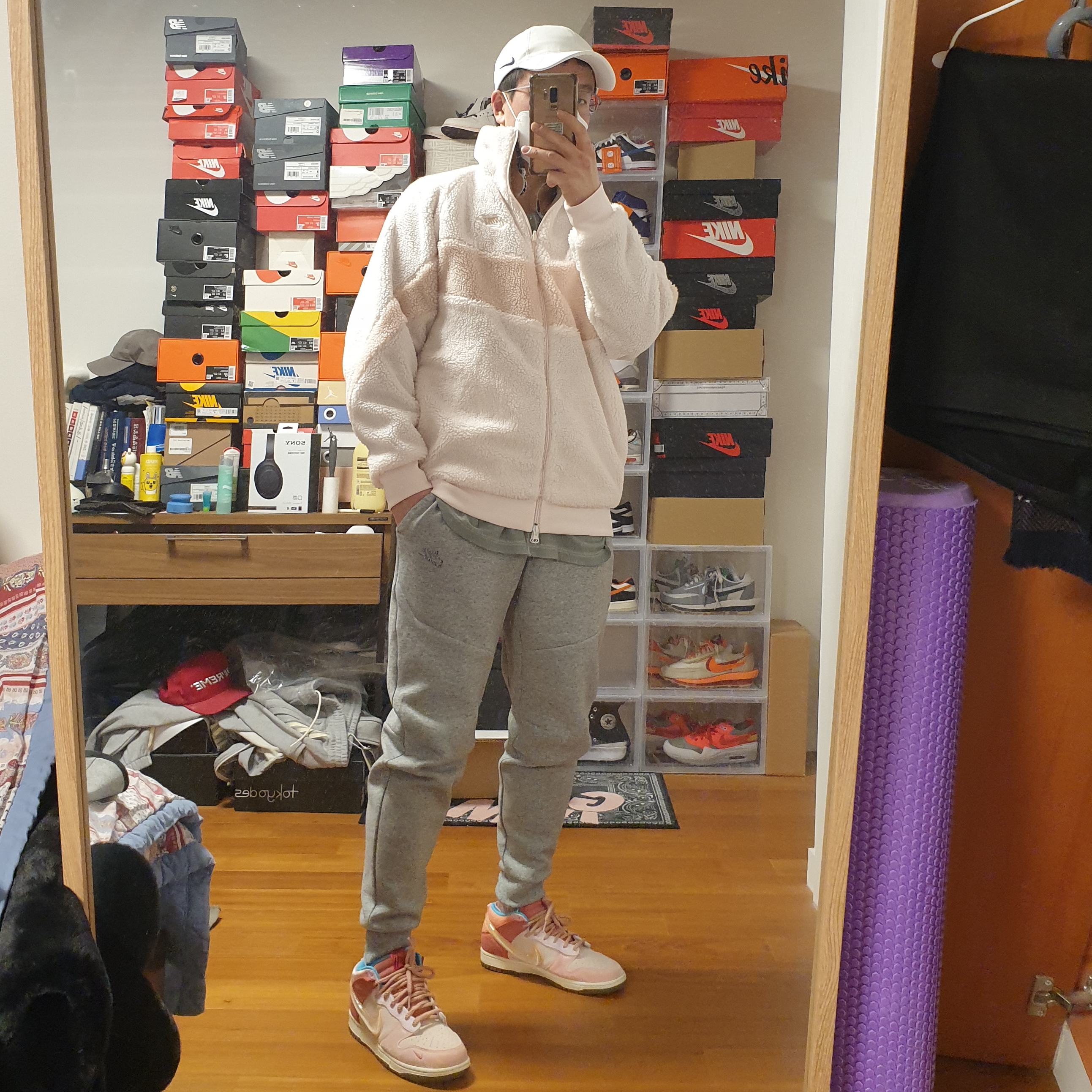 Nike Big Swoosh Full Zip Jacket Light Soft Pink Pink Oxford, Nike x Social Status Dunk Mid Free Lunch Strawberry Milk 착용 스타일