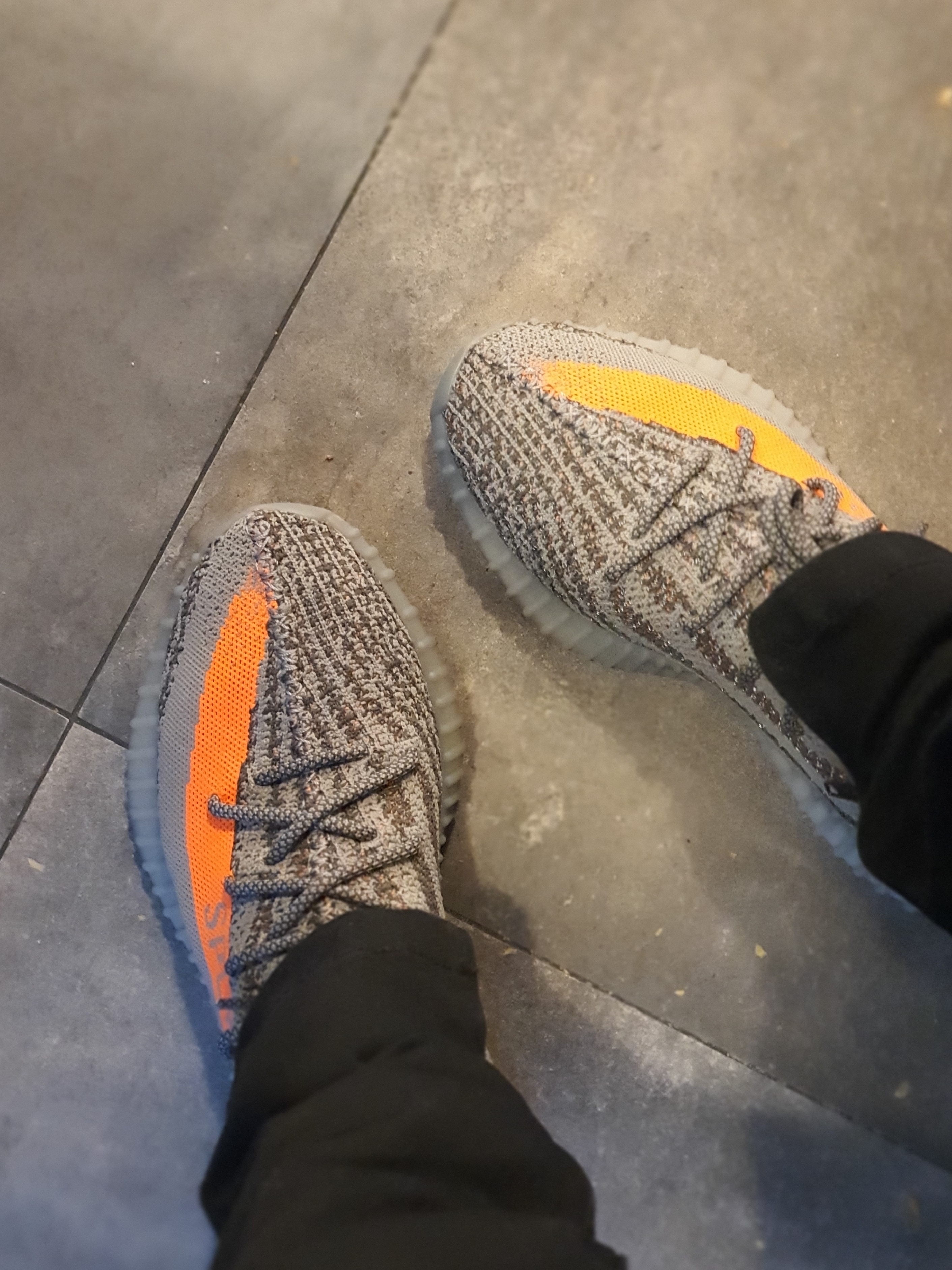 Adidas Yeezy Boost 350 V2 Beluga - Reflective 착용 스타일 - 2