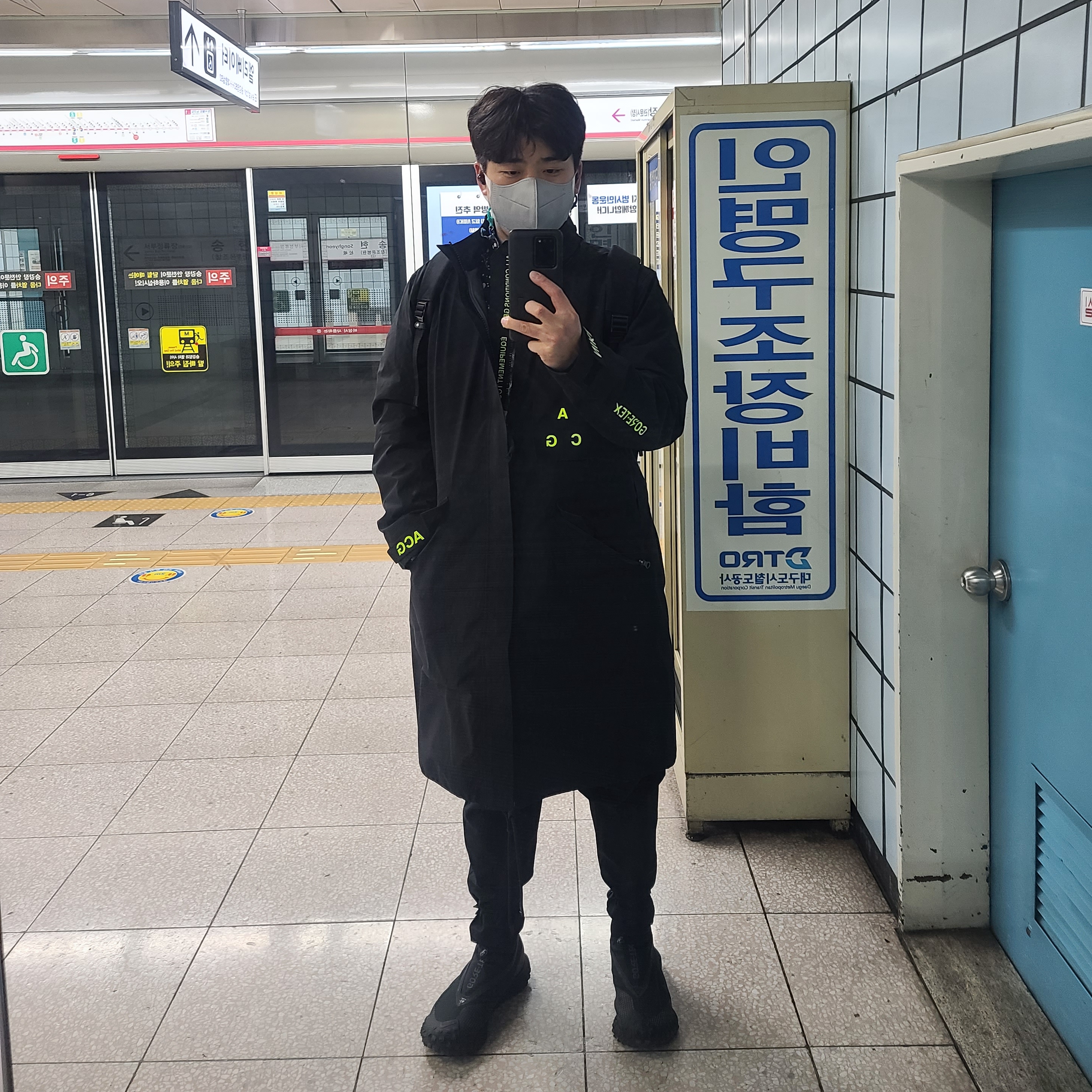 Nike ACG Mountain Fly Gore-Tex Black and Dark Grey, Nike ACG Insulated Jacket Black - US/EU 착용 스타일