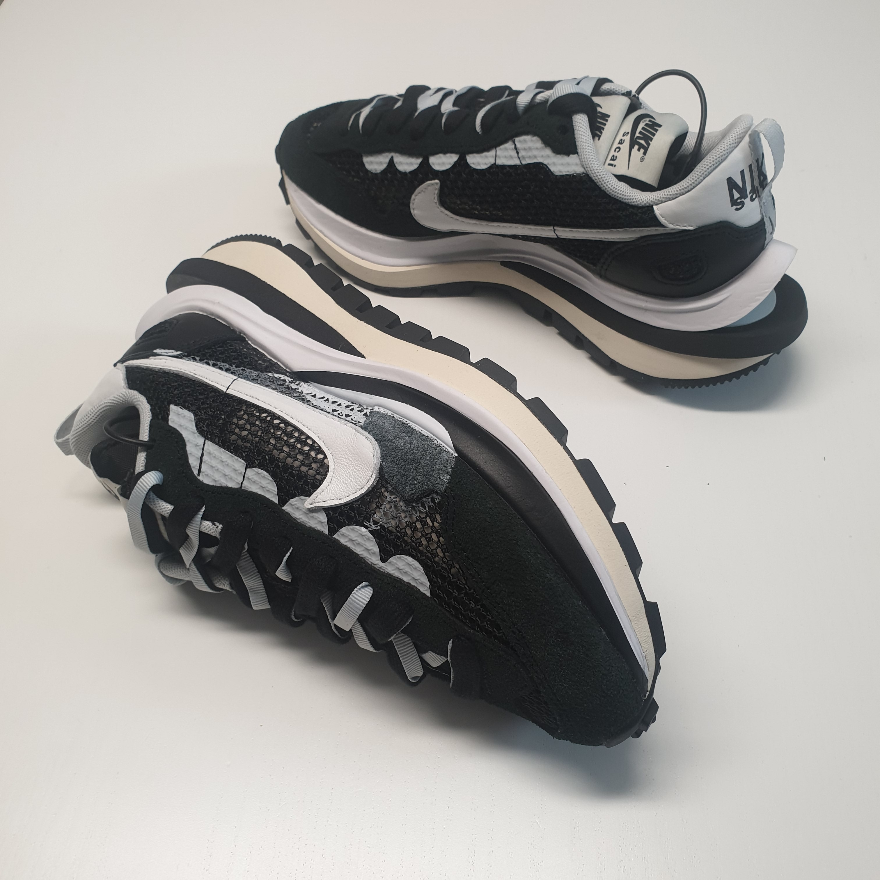 Nike x Sacai VaporWaffle Black White 착용 스타일 - 1