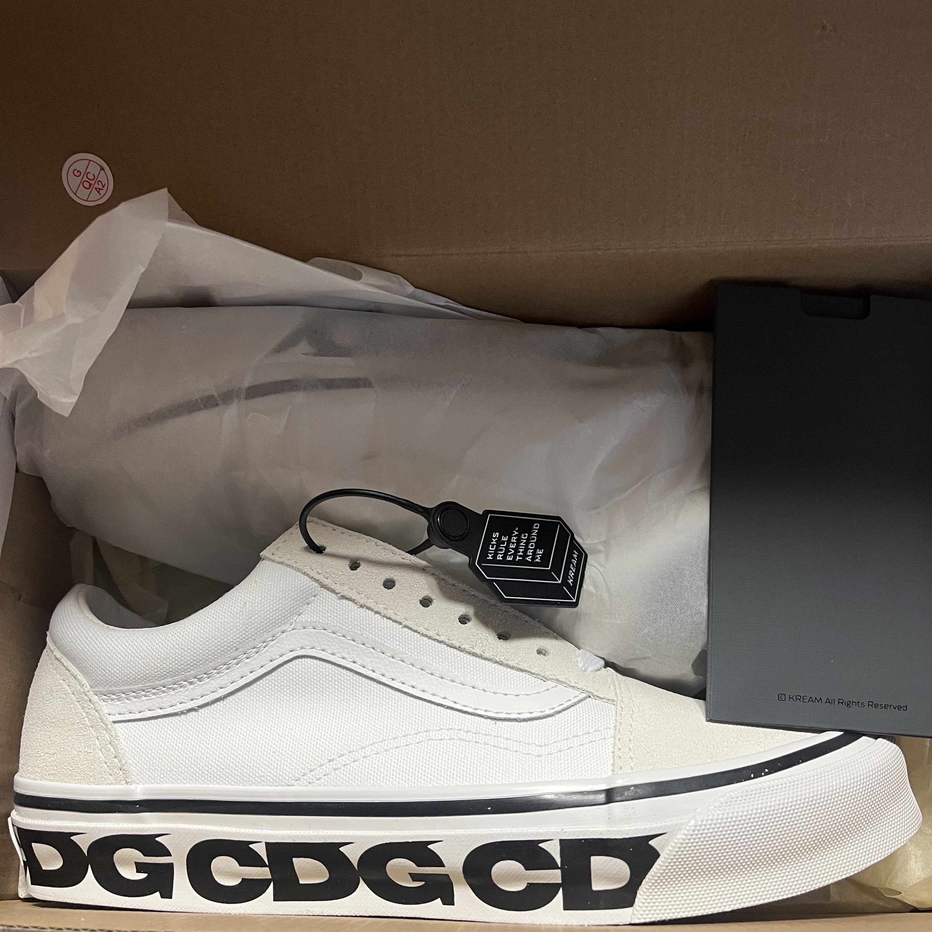 Vans Vault x CDG Old Skool LX White 착용 스타일 - 1