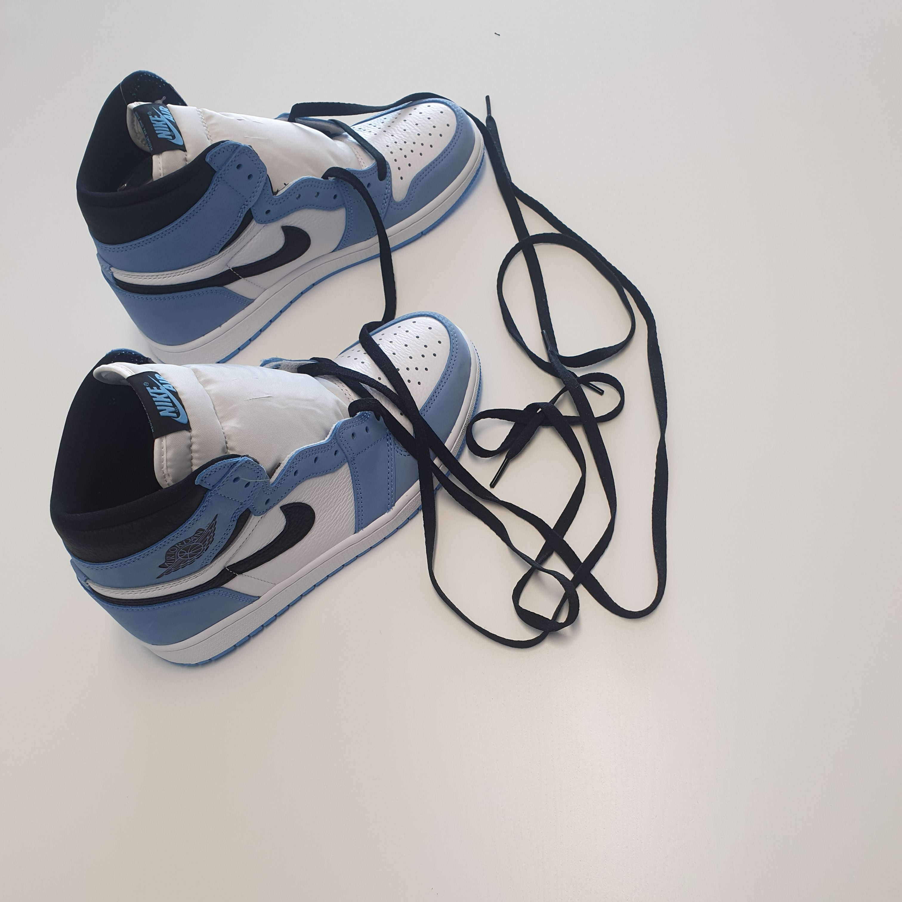 Jordan 1 Retro High OG University Blue 착용 스타일 - 1