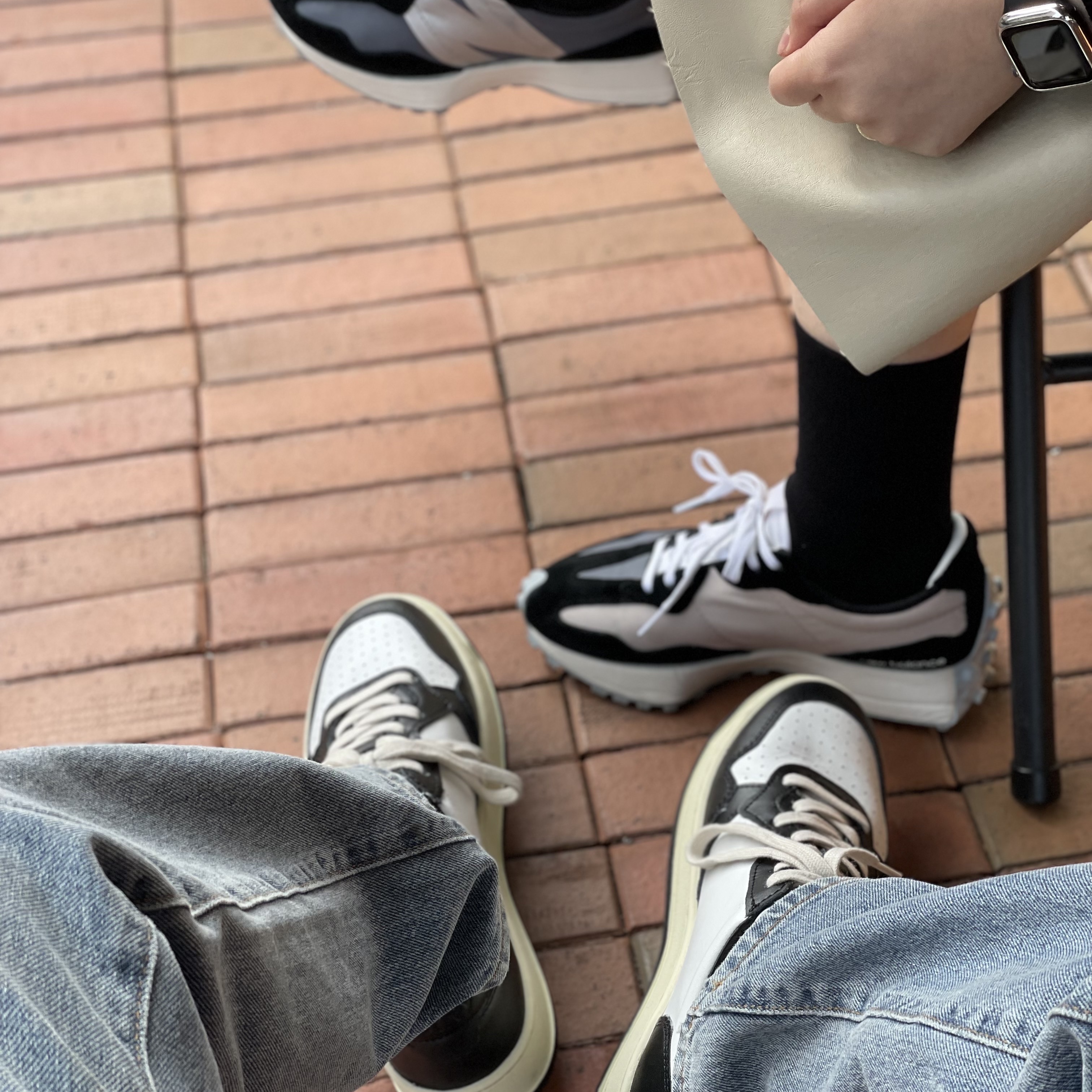 Autry Medalist Low Leather Sneakers Black White, (W) New Balance 327 Black 착용 스타일 - 4