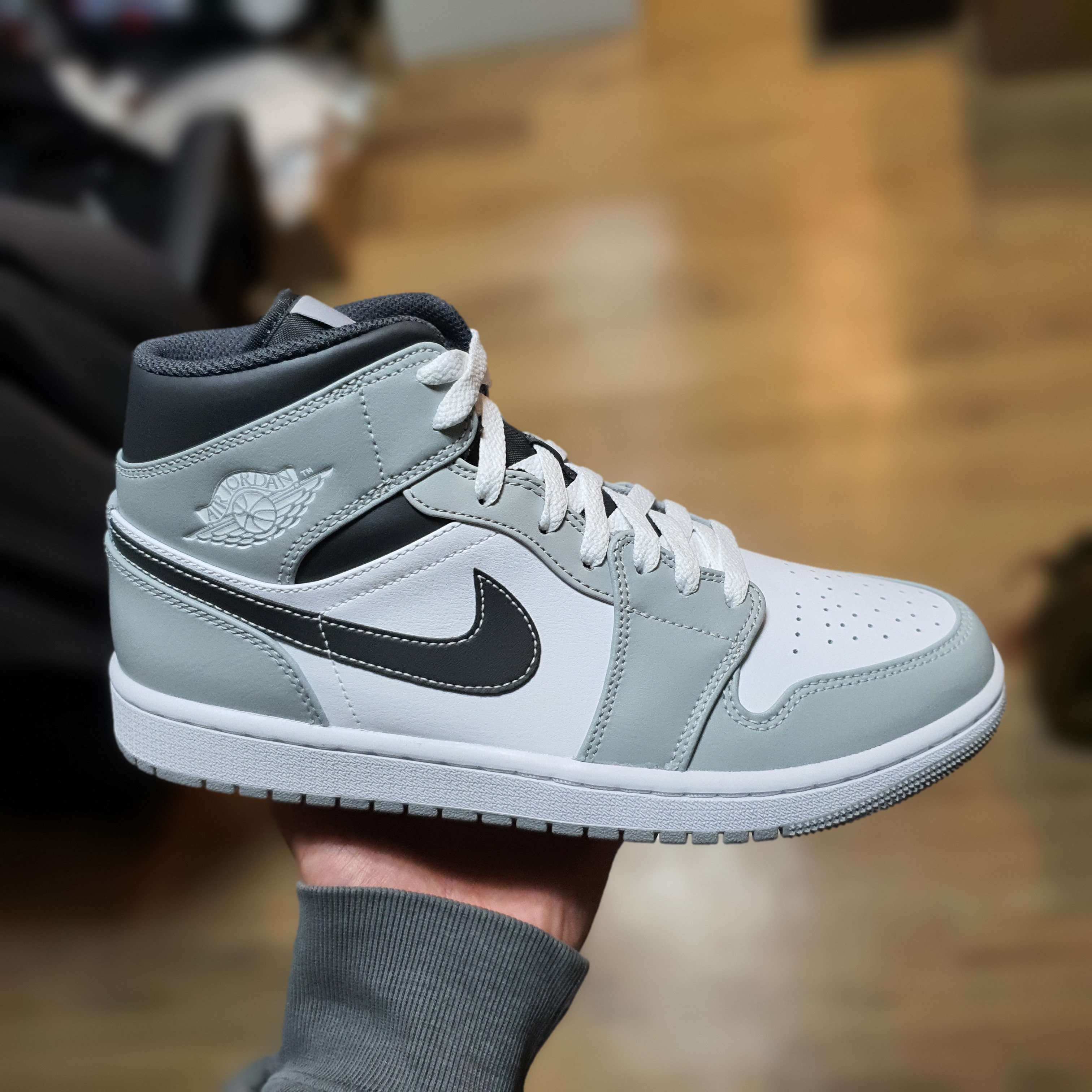 Jordan 1 Mid Light Smoke Grey Anthracite 착용 스타일