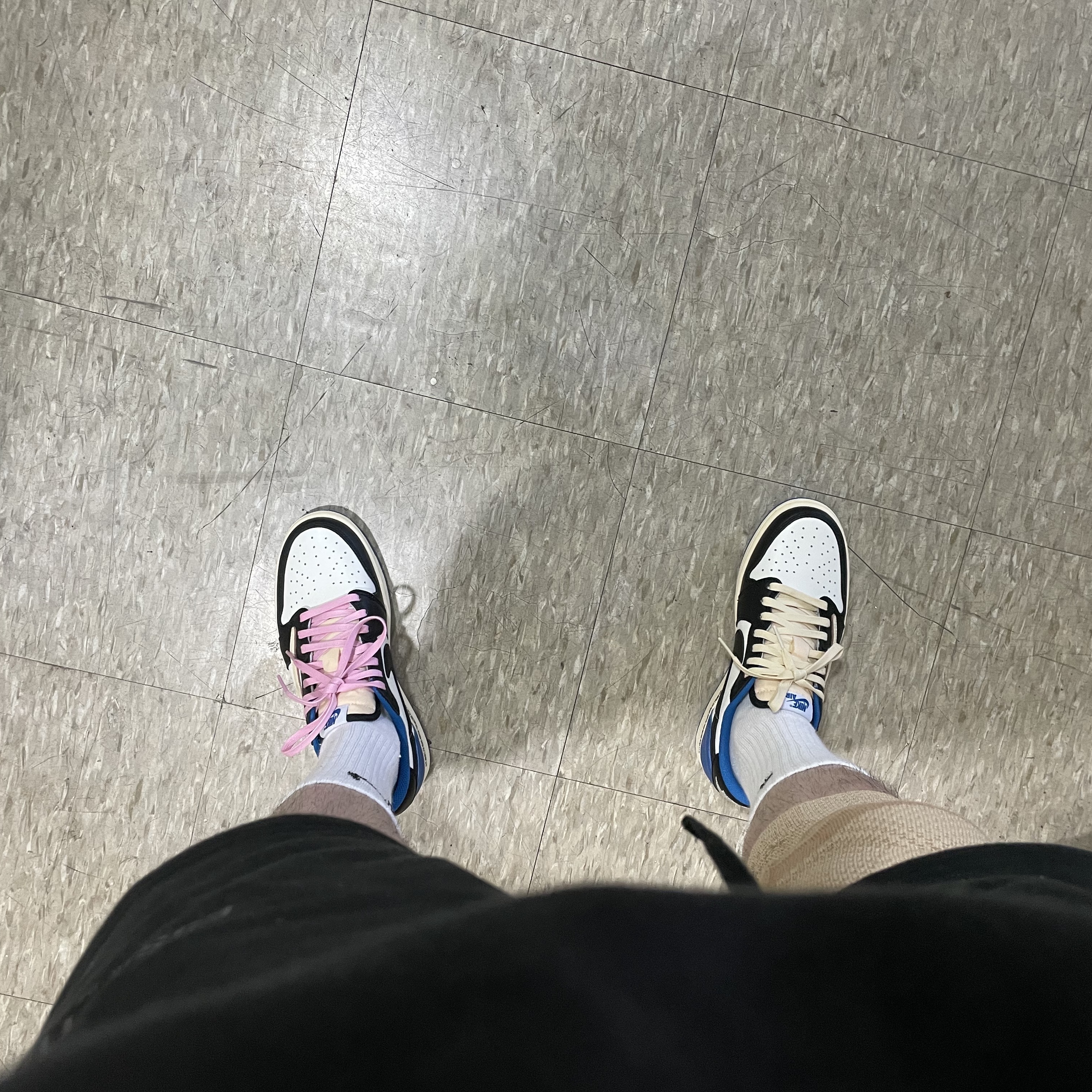 Jordan 1 x Travis Scott x Fragment Retro Low OG SP Military Blue 착용 스타일 - 1