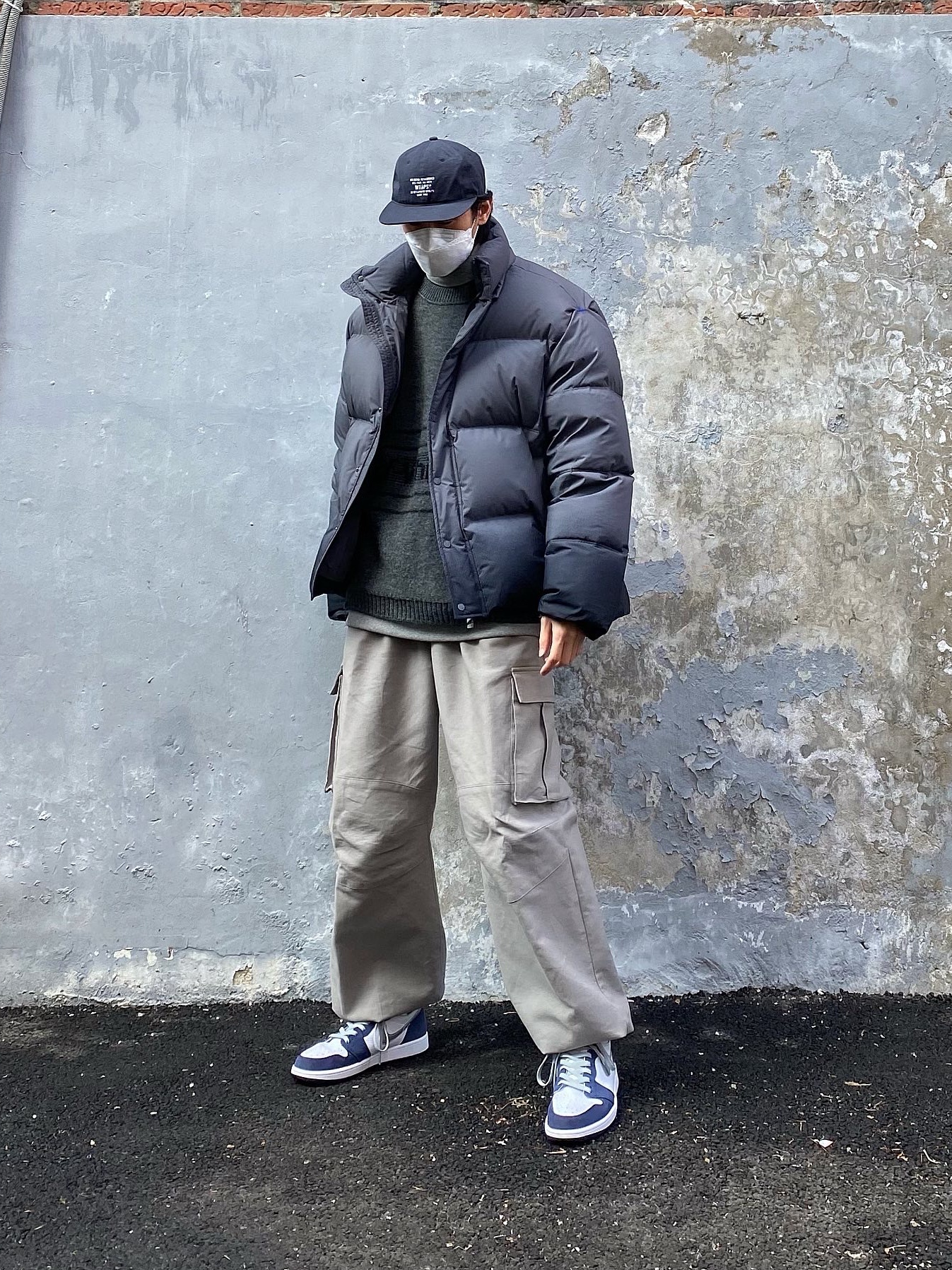 Zara x Ader Error Puffer Jacket Grey, Jordan 1 Retro High OG CO.JP Midnight Navy 착용 스타일 - 1