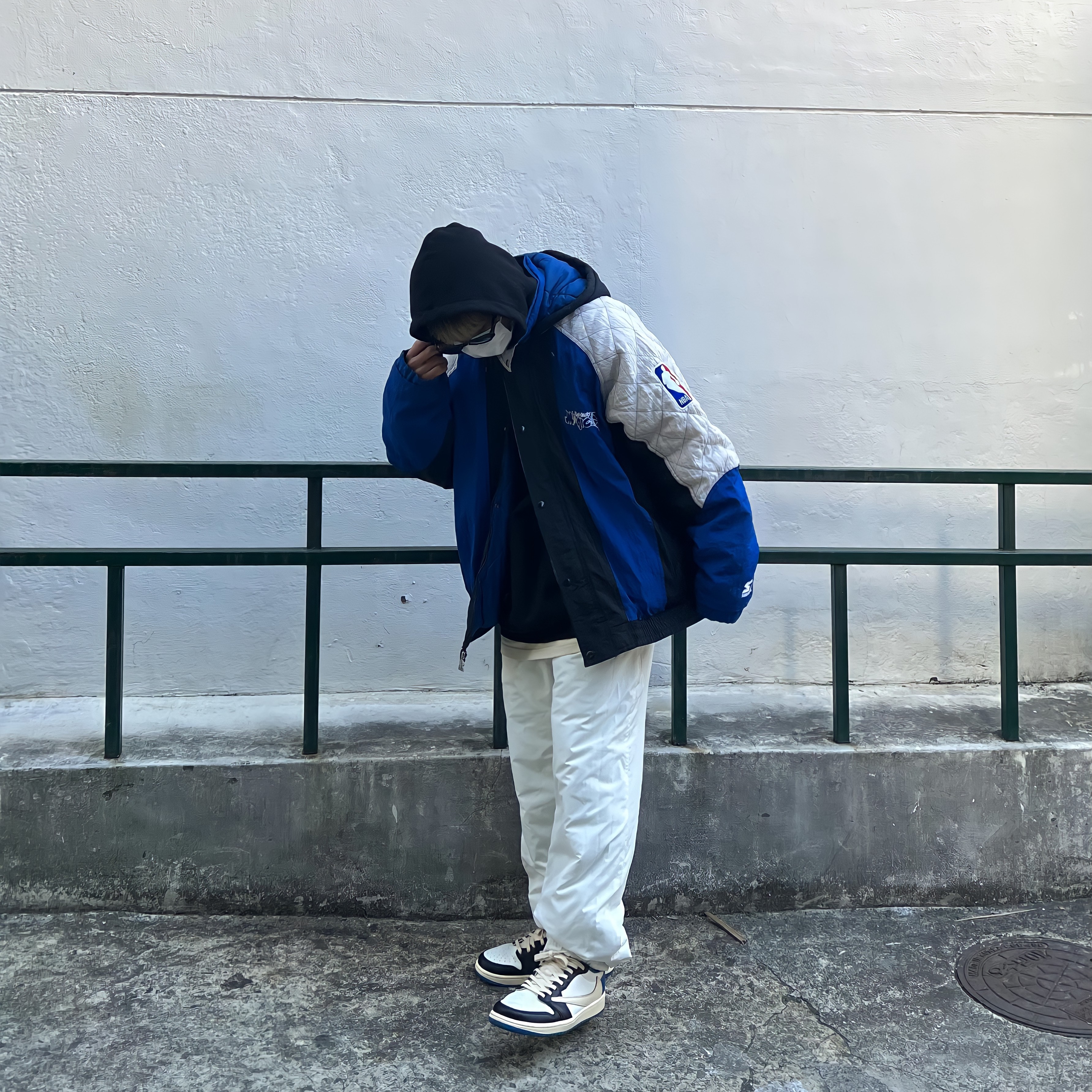 Jordan 1 x Travis Scott x Fragment Retro Low OG SP Military Blue 착용 스타일 - 1