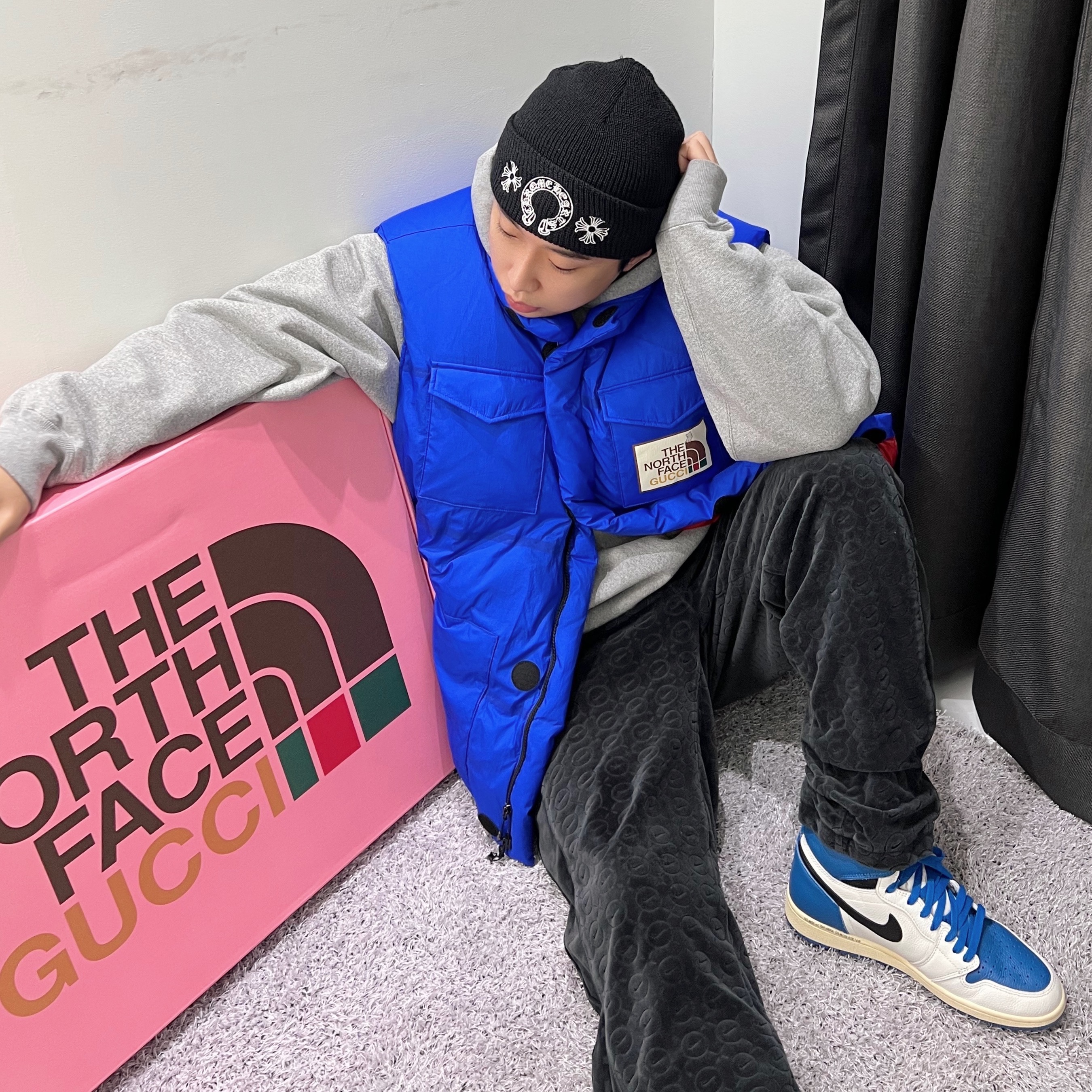 Supreme x Nike Velour Track Pants Black - 21SS, Jordan 1 x Travis Scott x Fragment Retro High OG SP Military Blue 착용 스타일