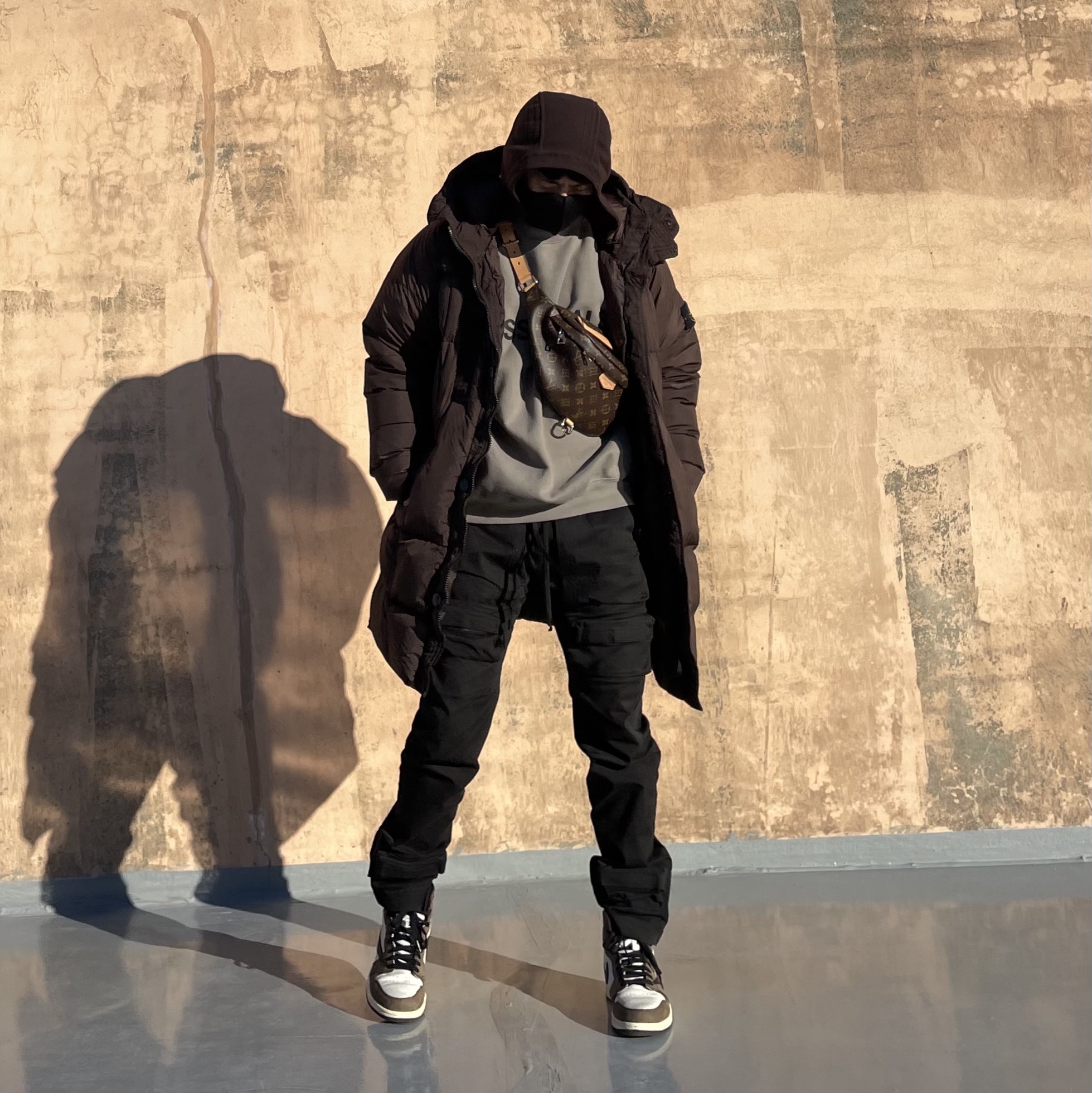 Jordan 1 x Travis Scott Retro High OG SP Mocha, Essentials 3D Silicon Applique Crewneck Gray Flannel/Charcoal - 20SS 착용 스타일
