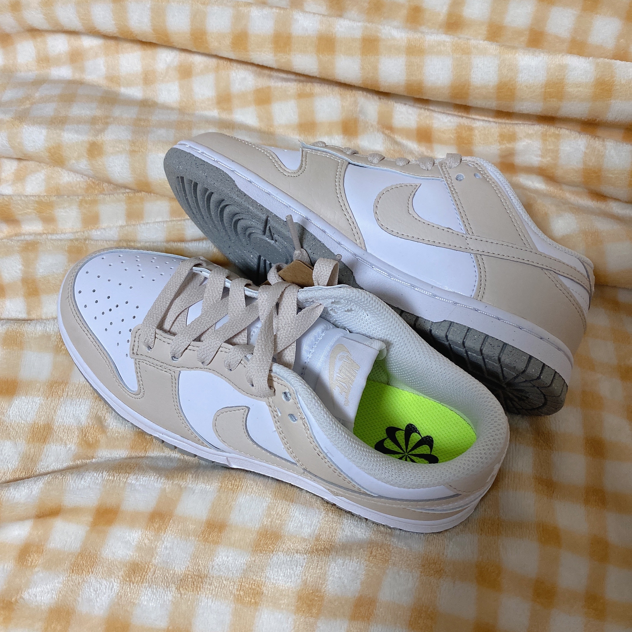 (W) Nike Dunk Low Next Nature Light Orewood Brown 착용 스타일 - 1