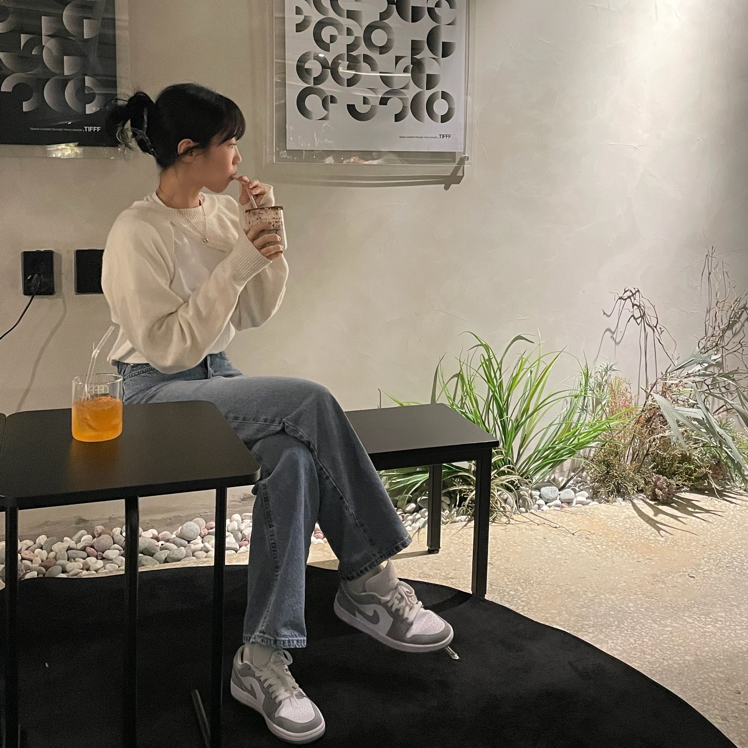 (W) Jordan 1 Low White Wolf Grey 착용 스타일 - 2