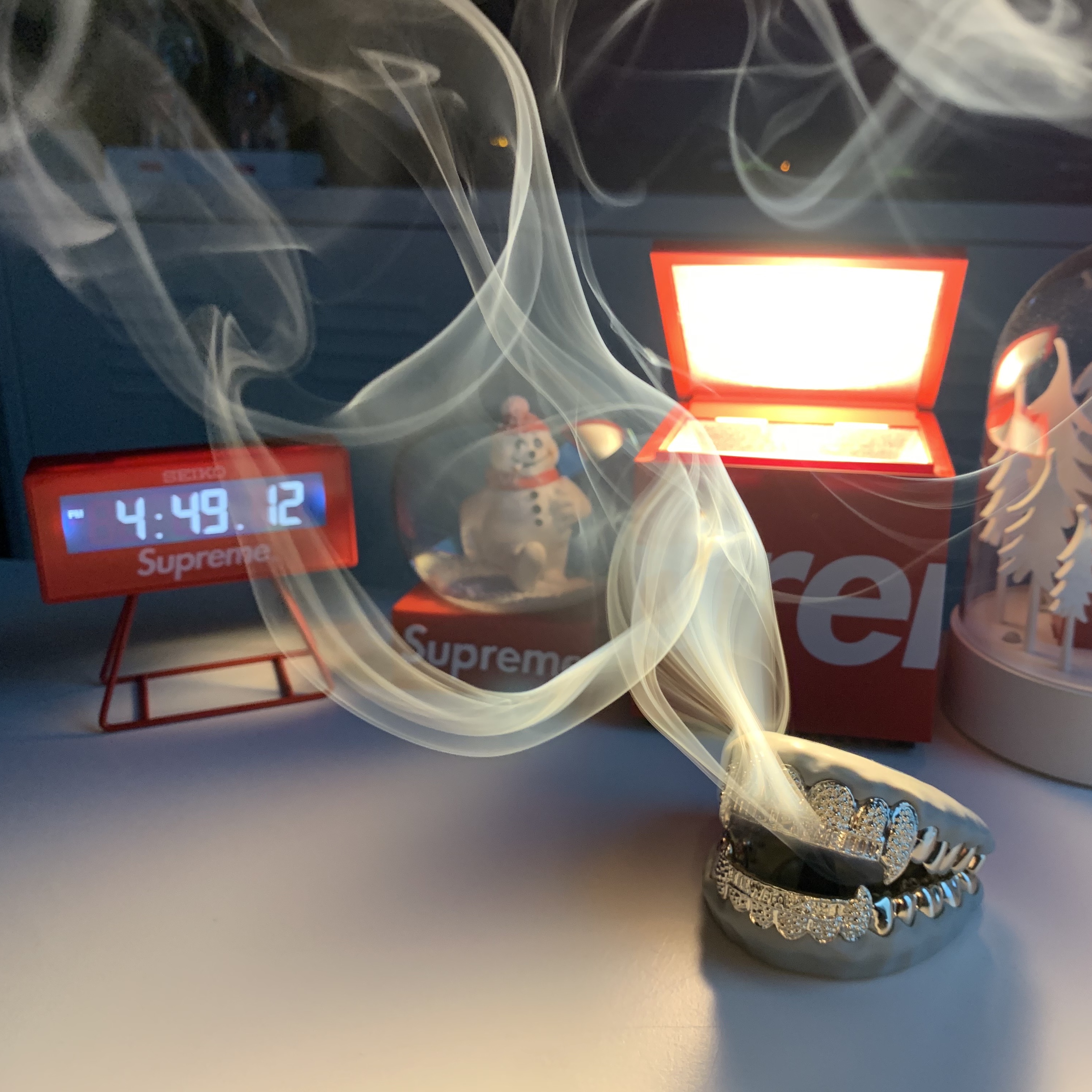 Supreme x WTAPS Grills Incense Burner Gold - 21FW 착용 스타일